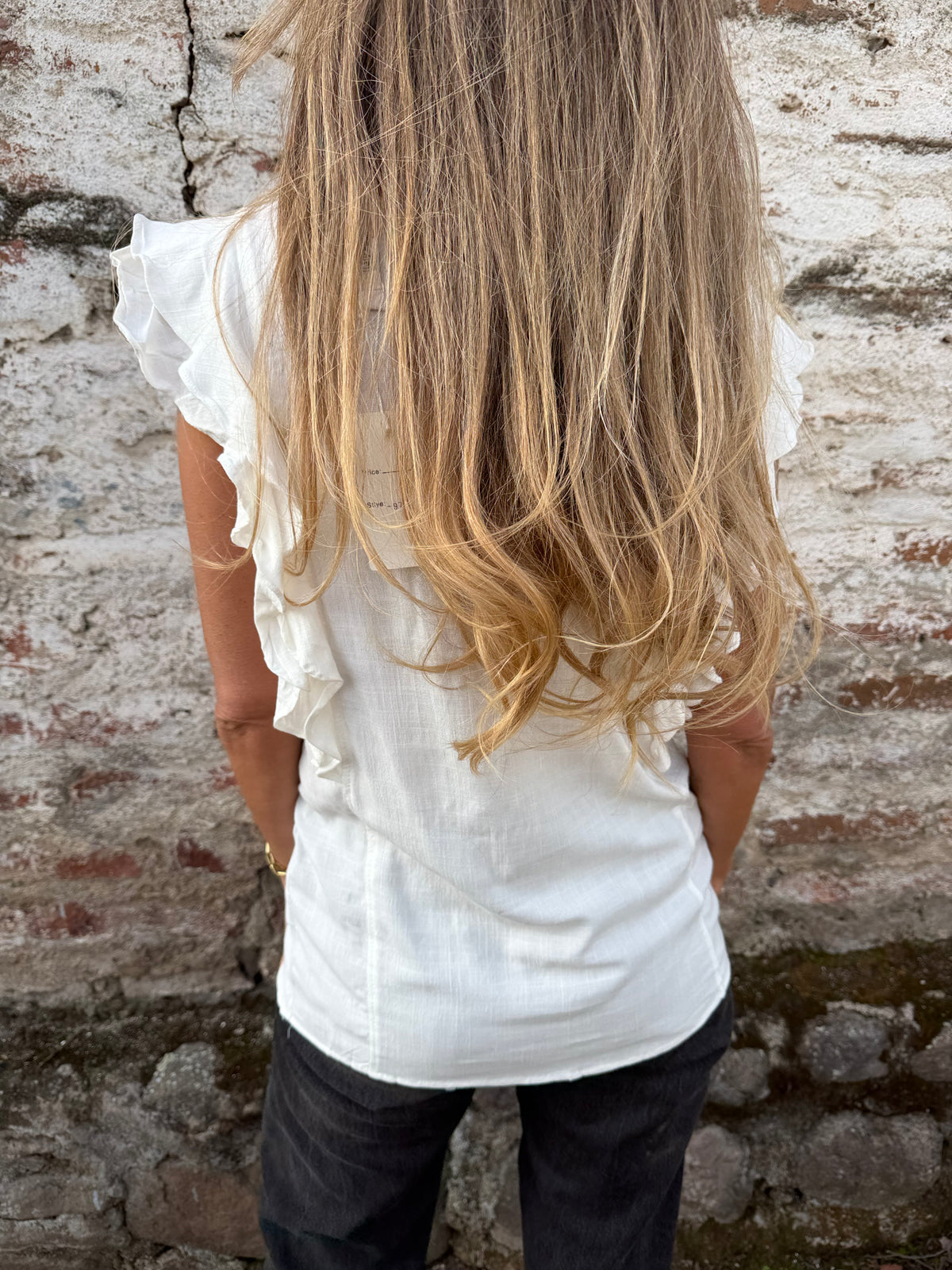 Blusa larga vuelitos laterales blanca