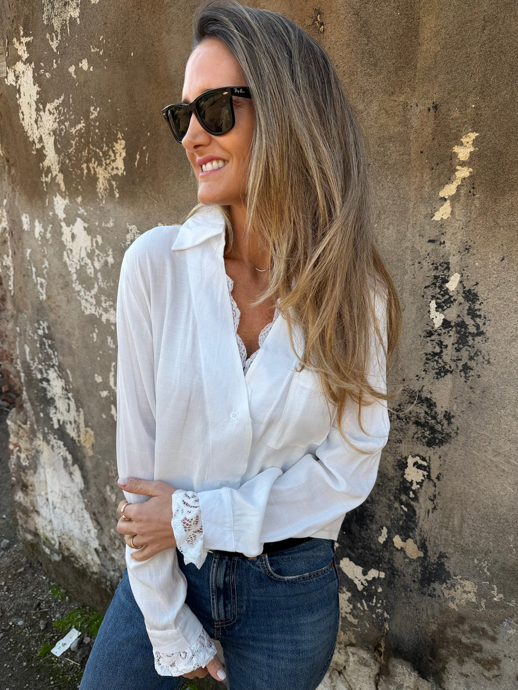 Blusa detalles encaje blanca