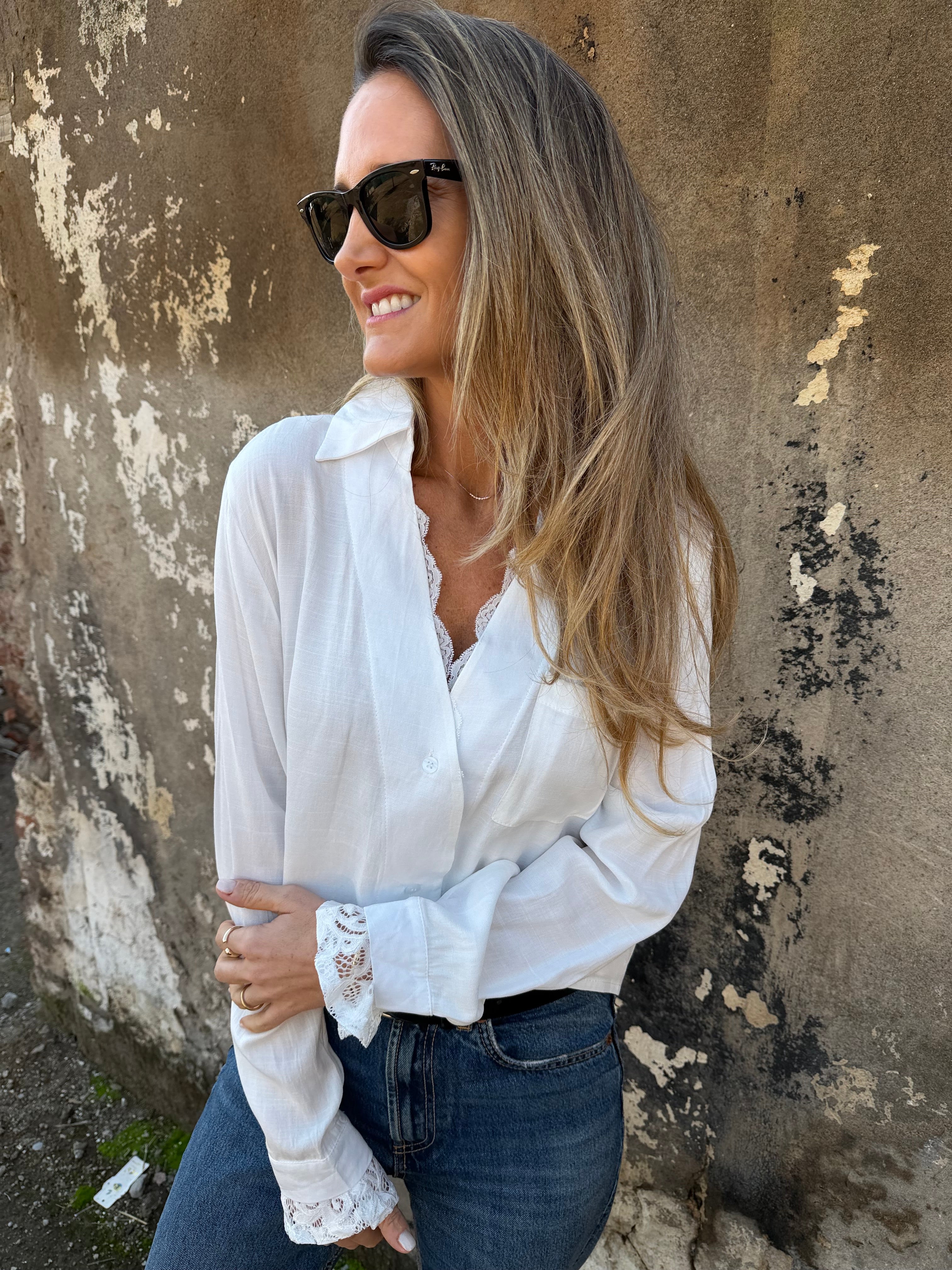 Blusa detalles encaje blanca