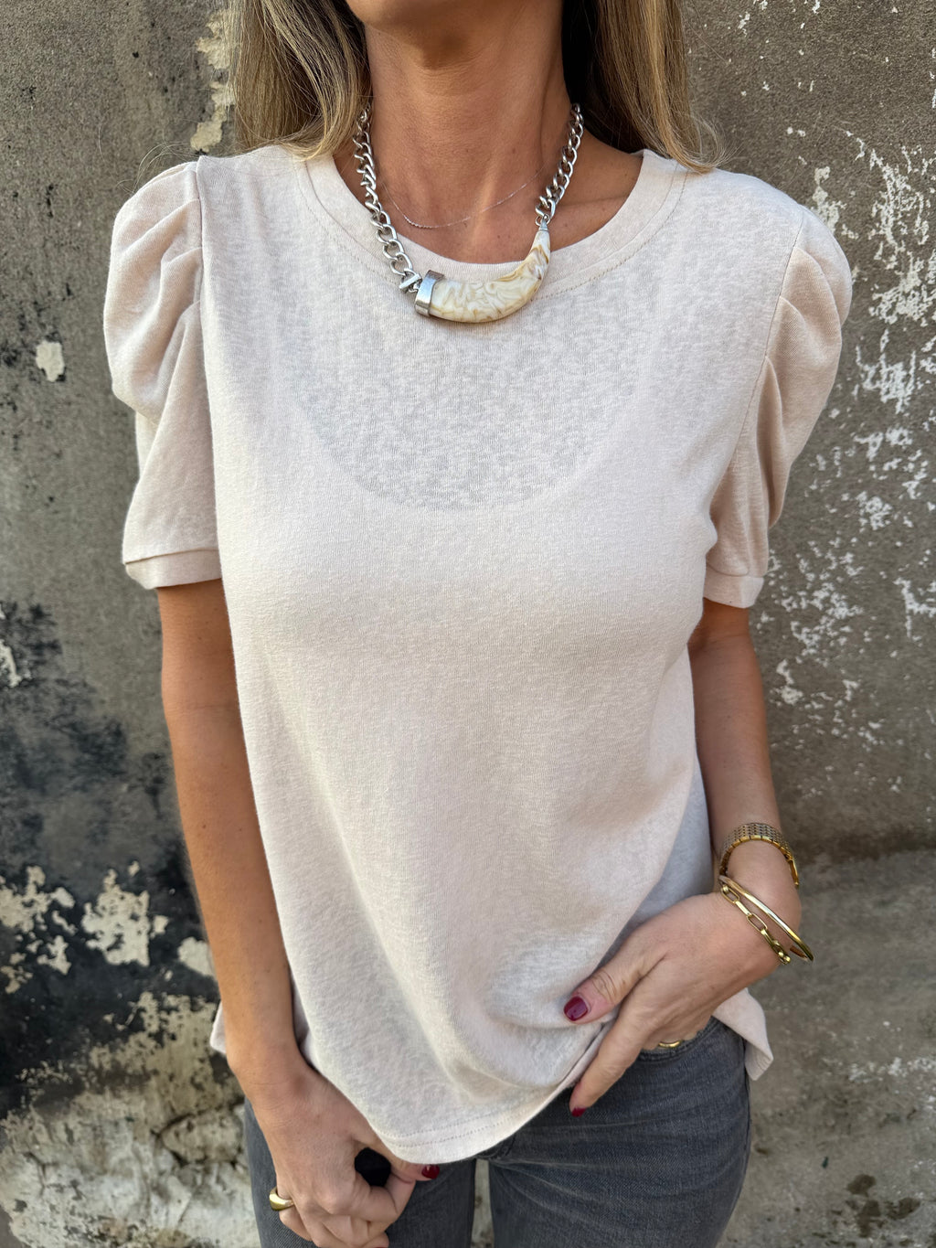 Polera hombro aglobado beige