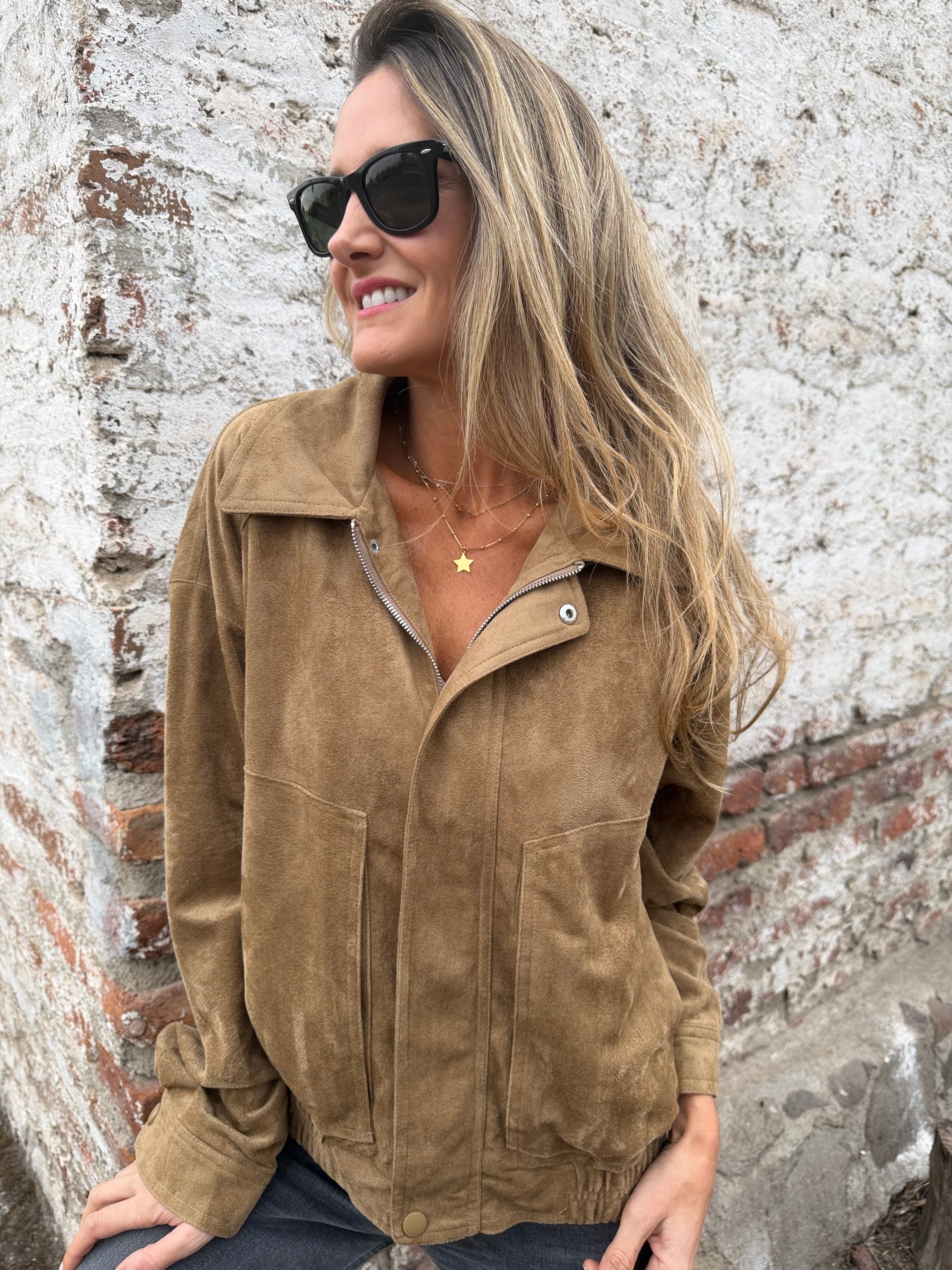Bomber efecto cuero gamuza beige