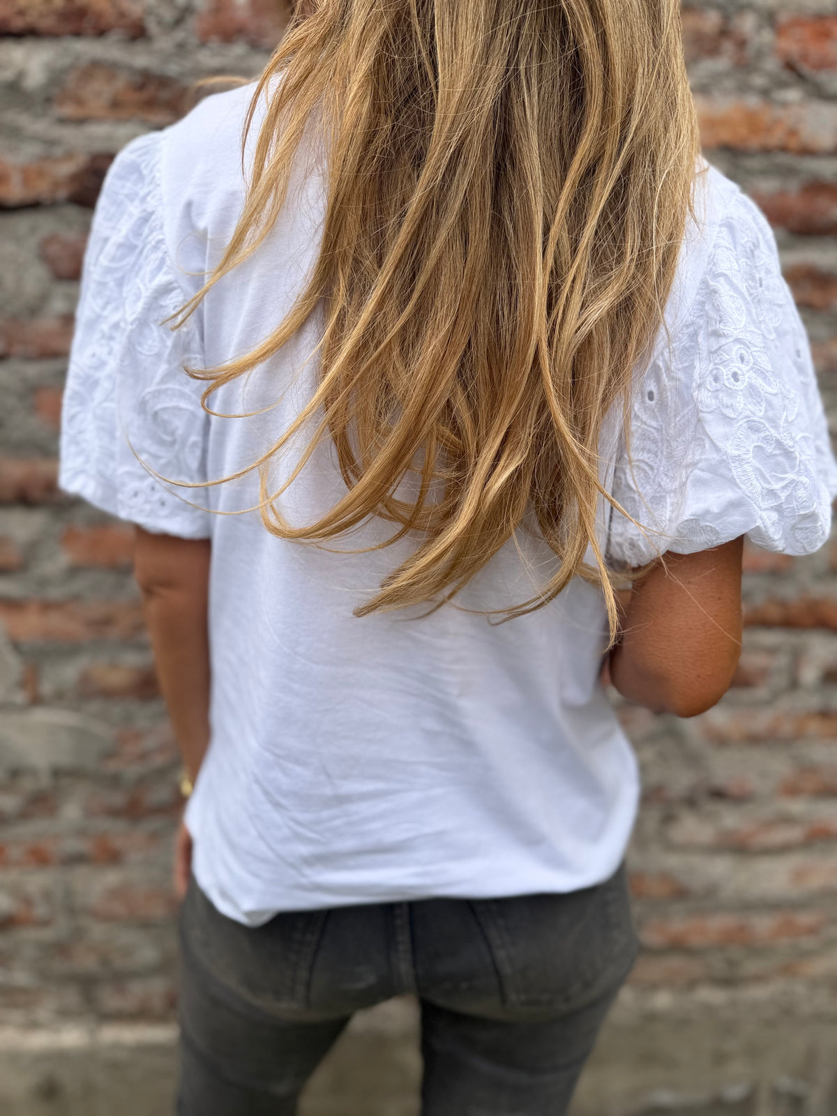 New polera algodón mangas broderie blanca
