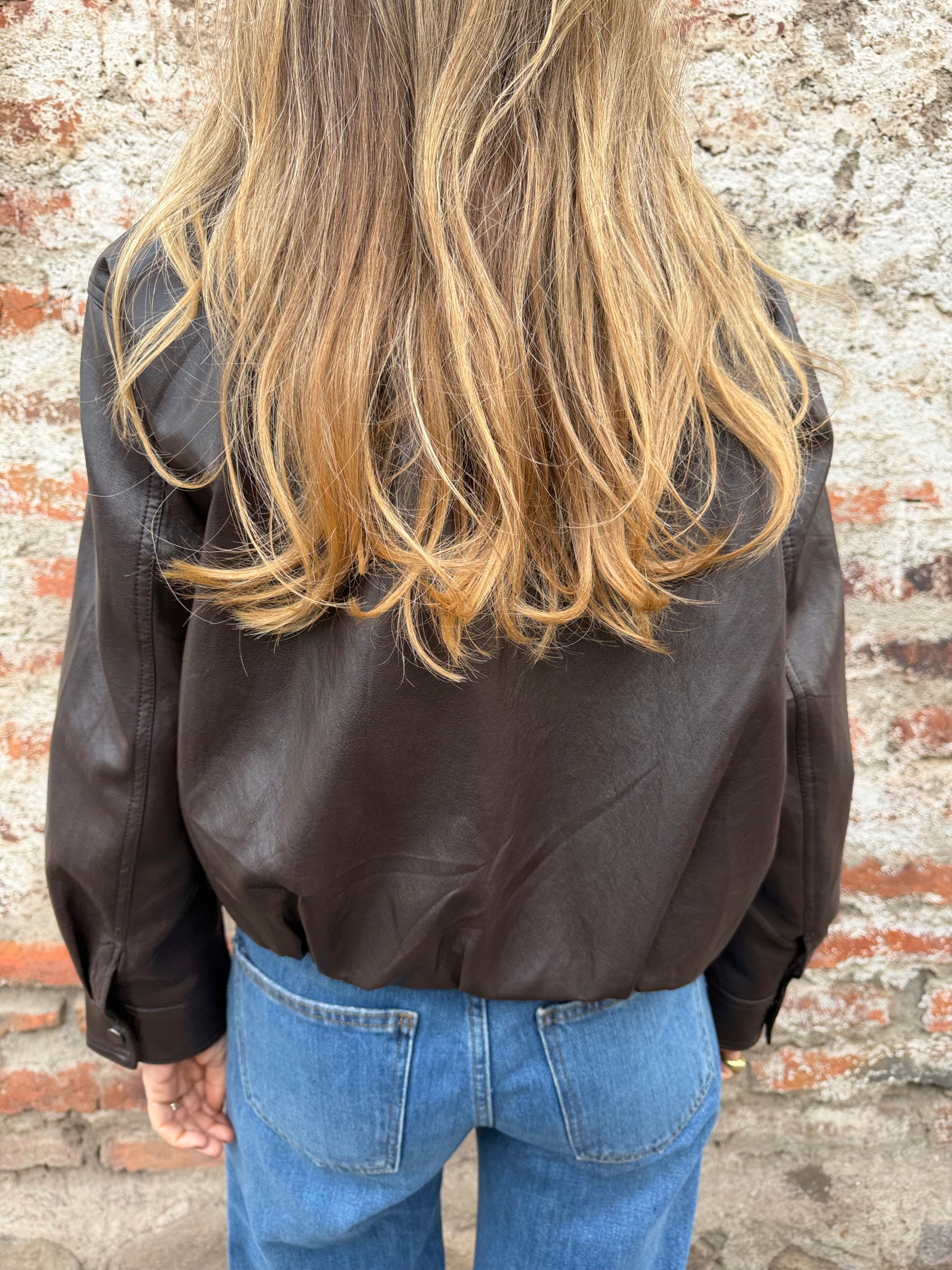 Chaqueta efecto cuero increíble café