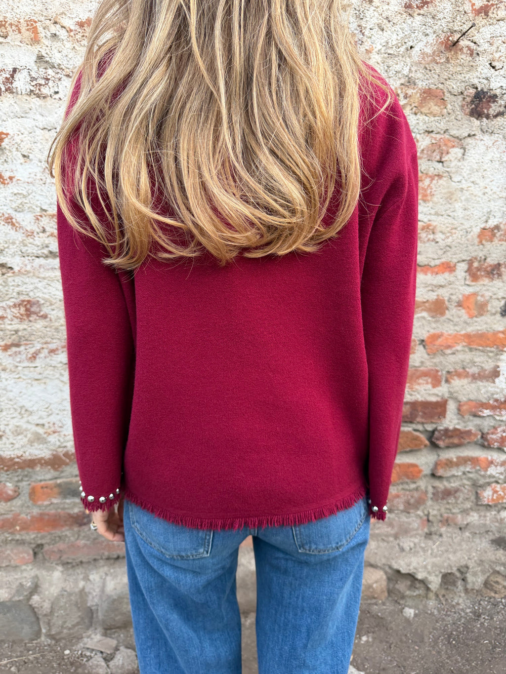 Chaleco tachas escote desflecado rojo italiano