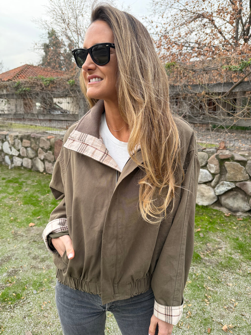 Bomber gabardina detalle escocés verde musgo