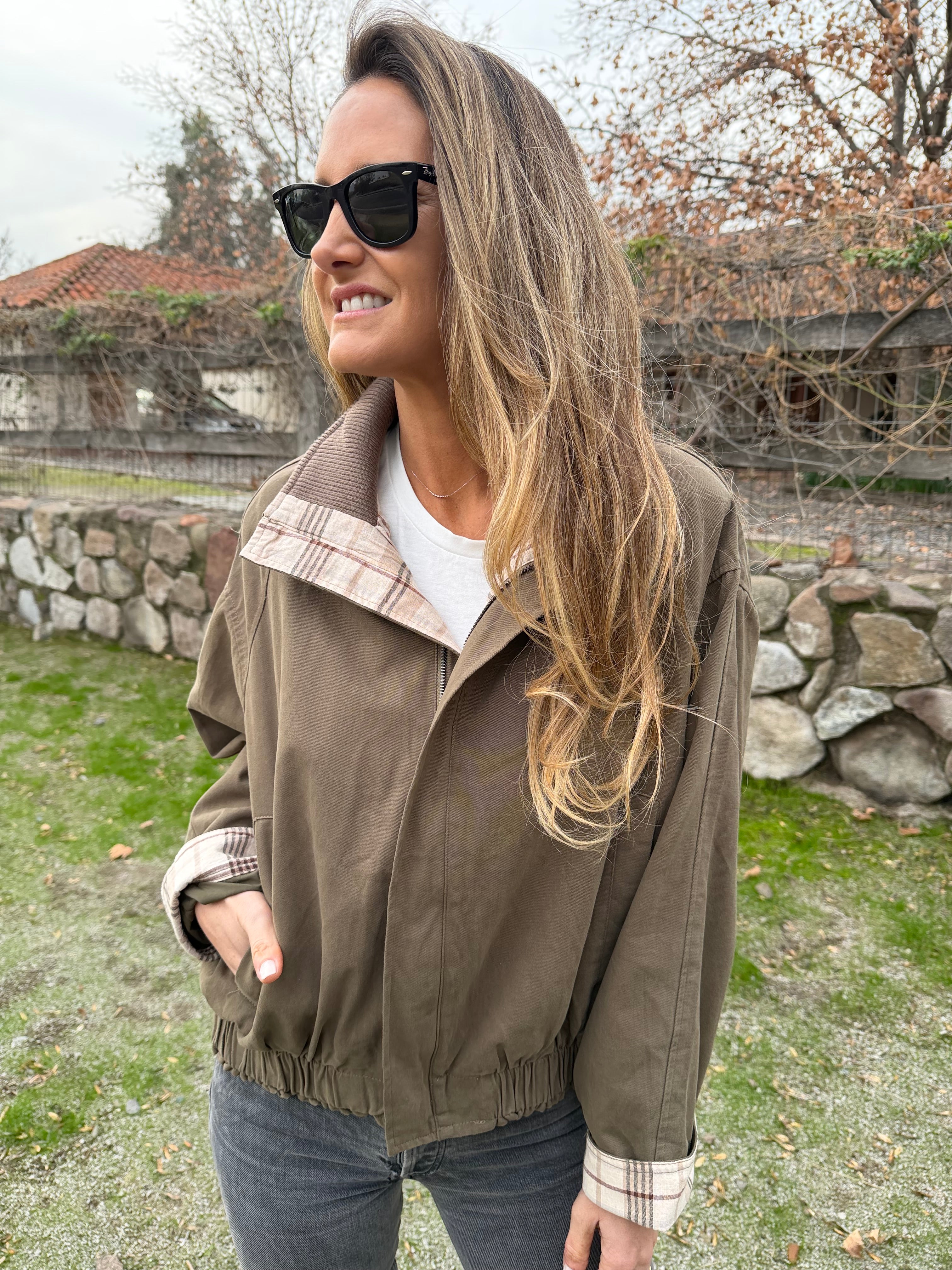 Bomber gabardina detalle escocés verde musgo