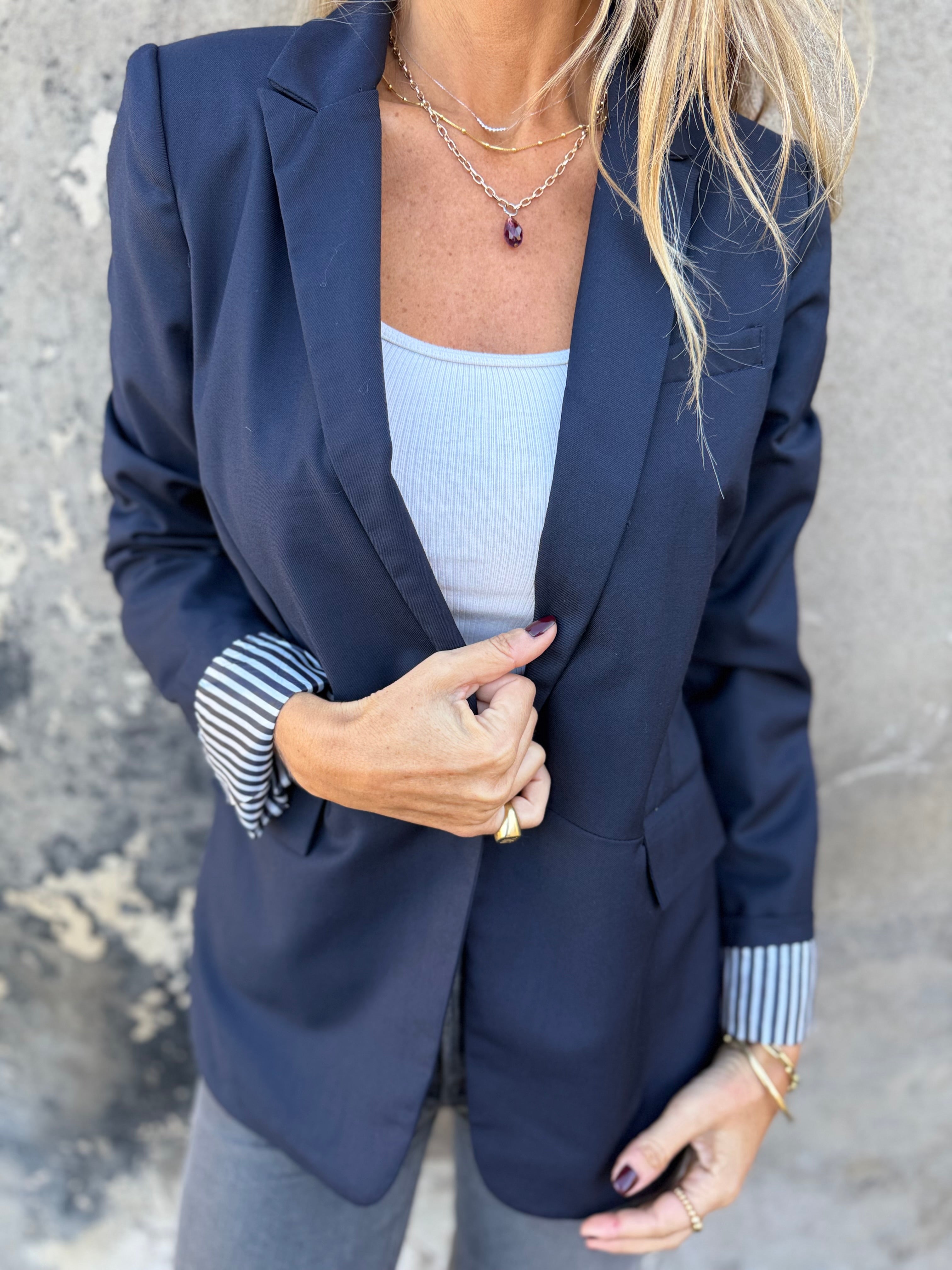 Blazer gabardina delgada con doblez rayado azul marino