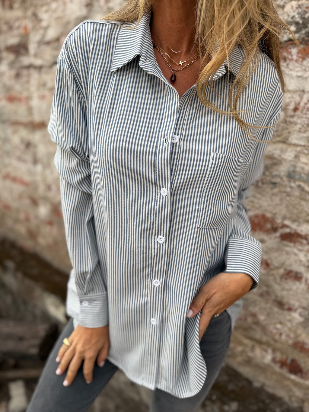 Blusa líneas delgadas azul
