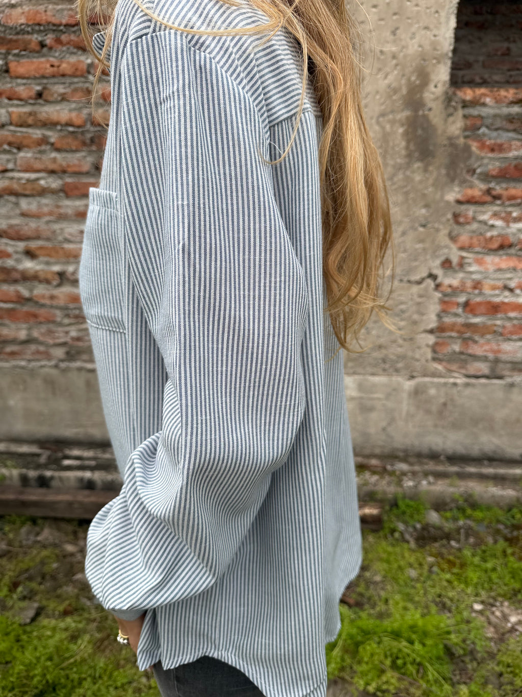 Blusa líneas delgadas azul