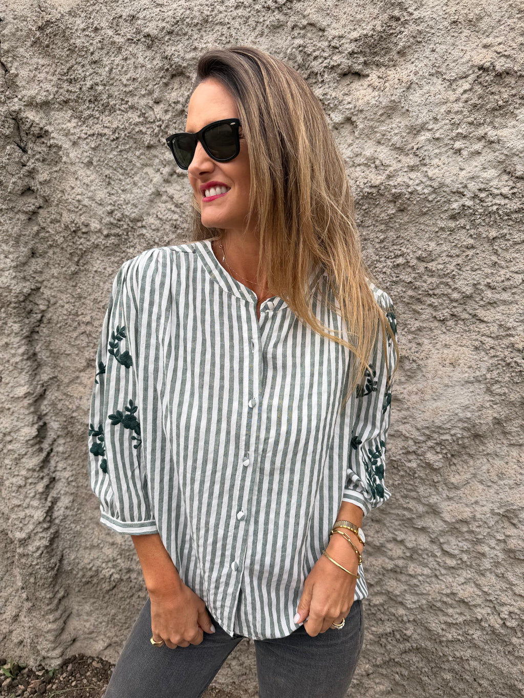 Blusa enredaderas mangas bordadas verde