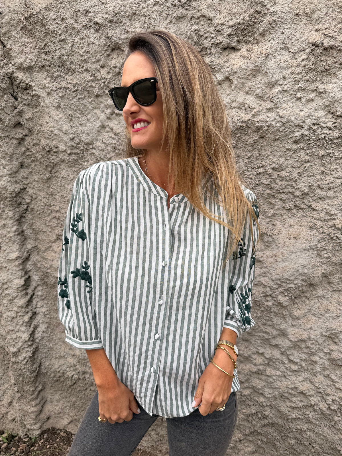 Blusa enredaderas mangas bordadas verde