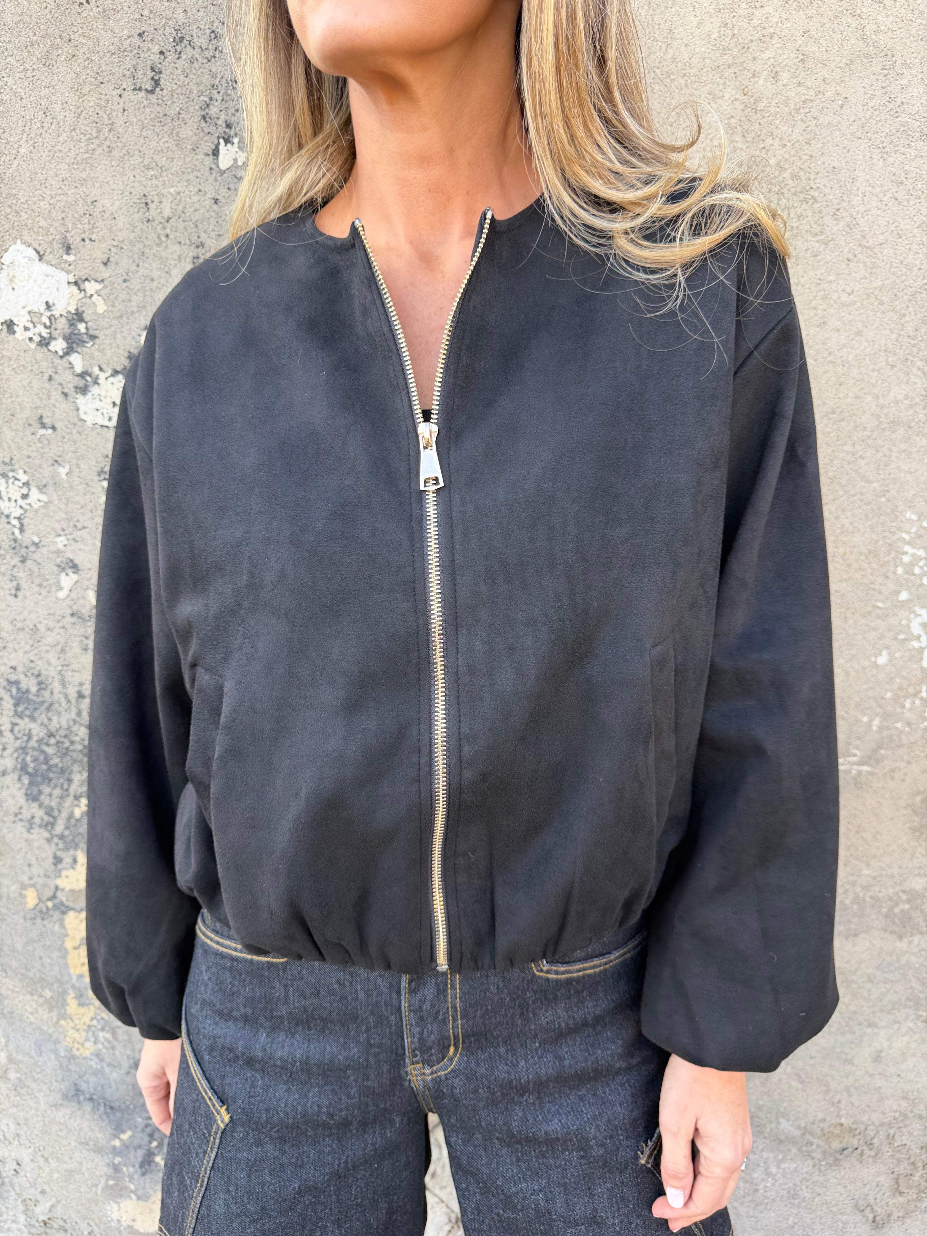 Chaqueta gamuza englobada negra