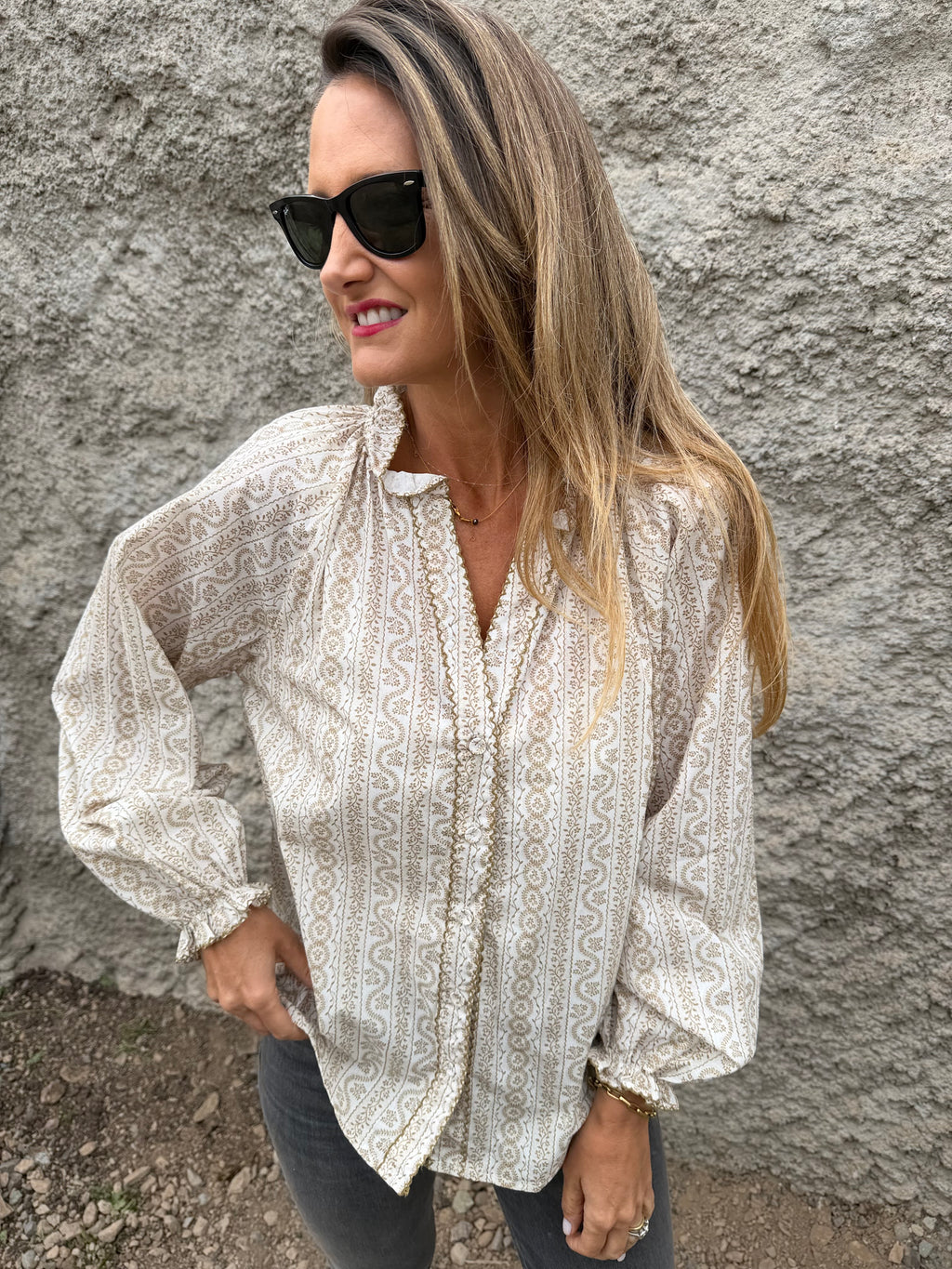 Blusa diseños y manga globo beige