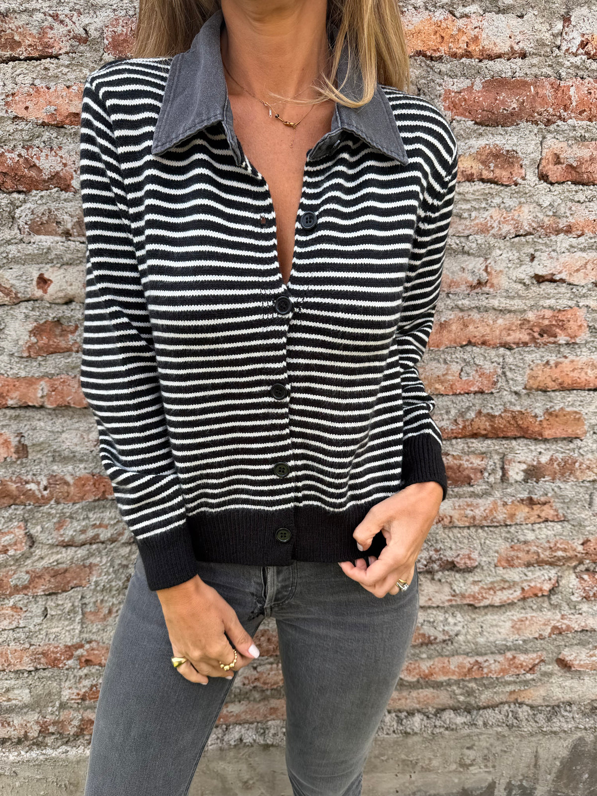 Chaleco líneas camisero cuello bluejean negro