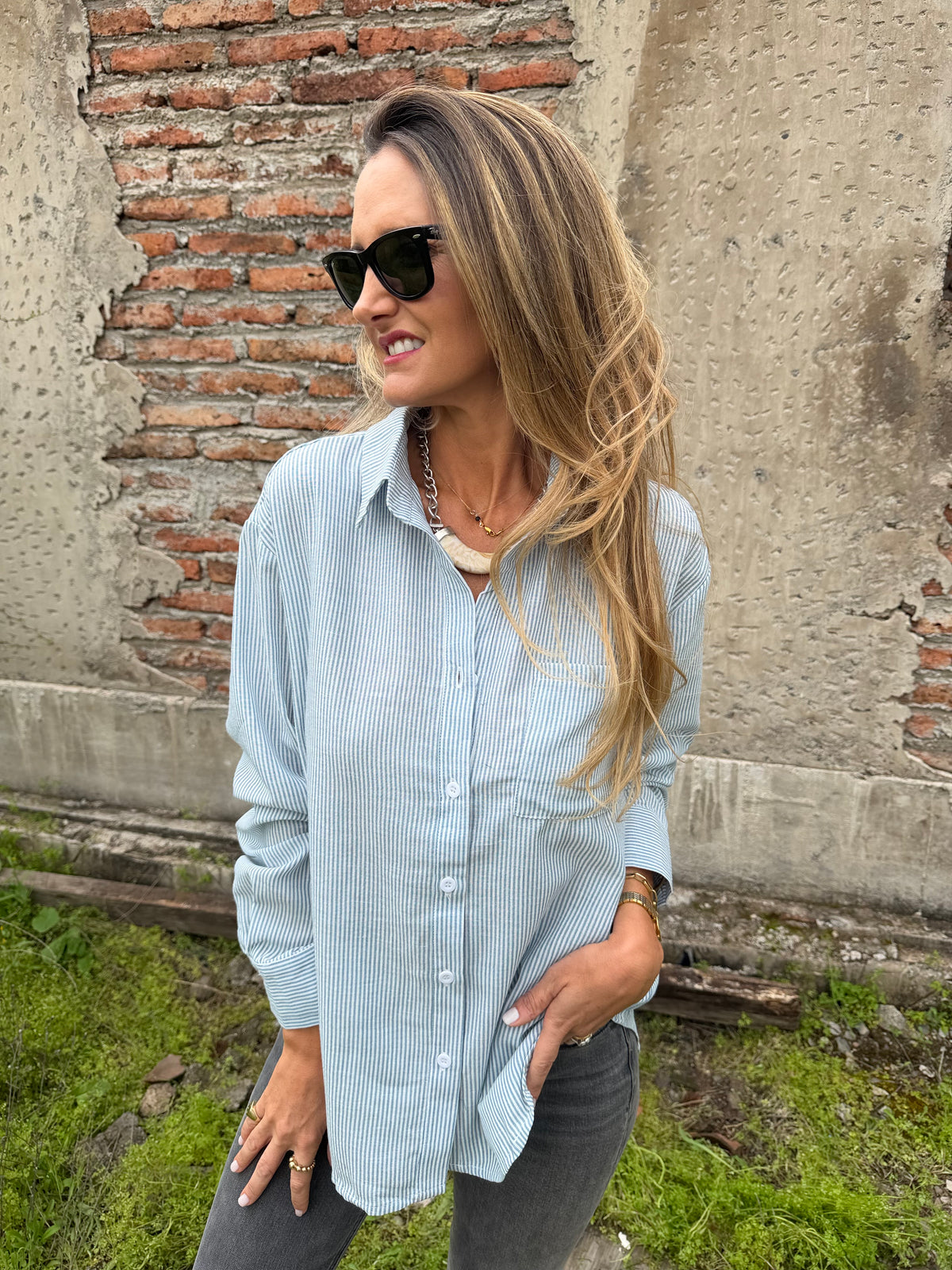 Blusa líneas delgadas celeste