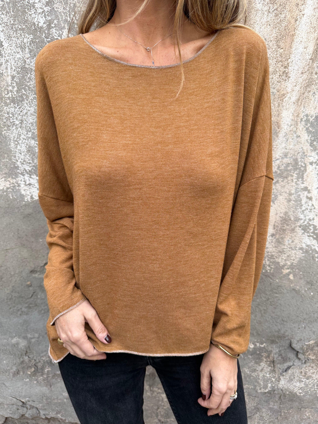 Maxxi polera lanilla bordes plateados camel