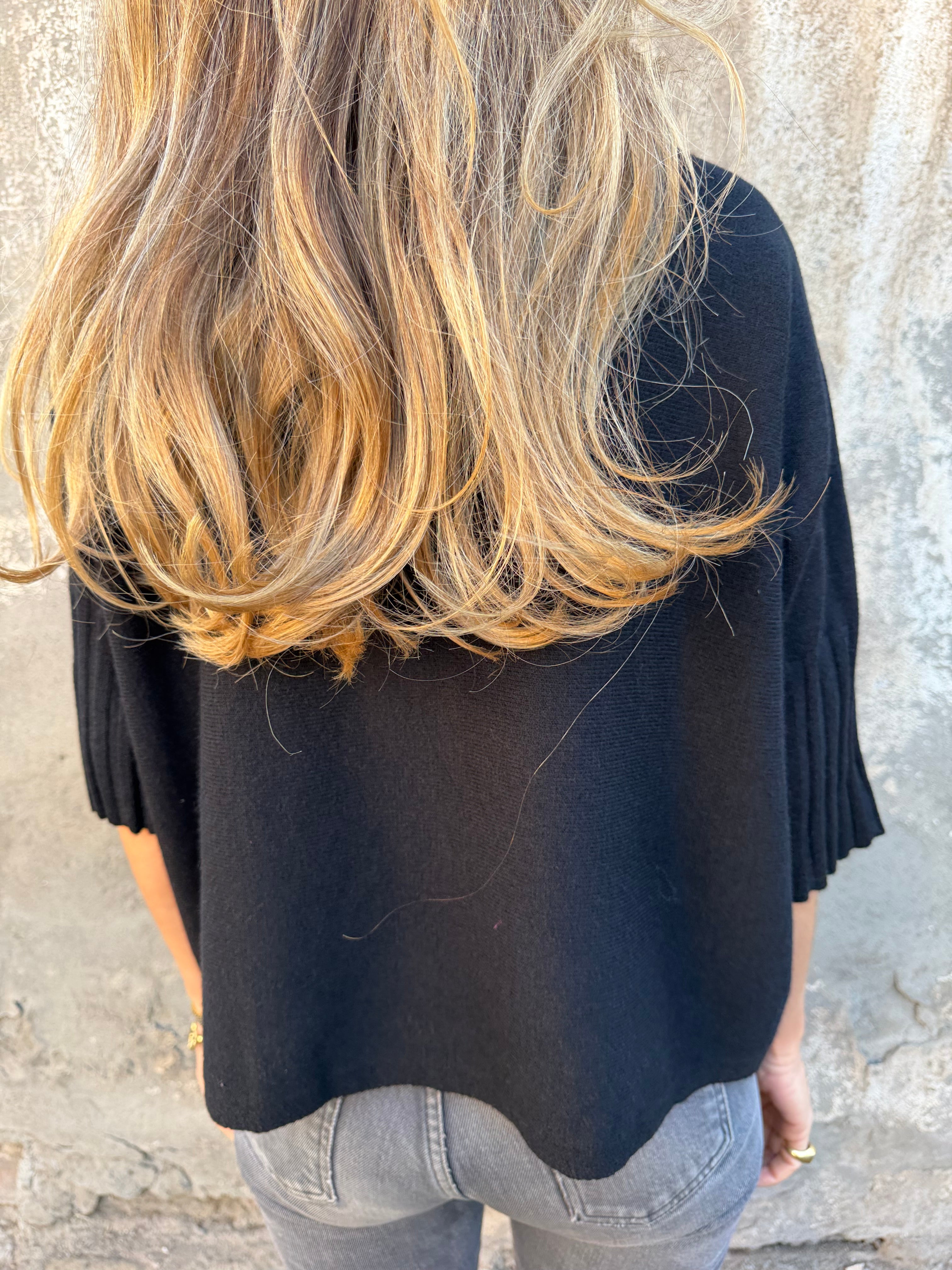 Chaleco medio cuello tachas negro