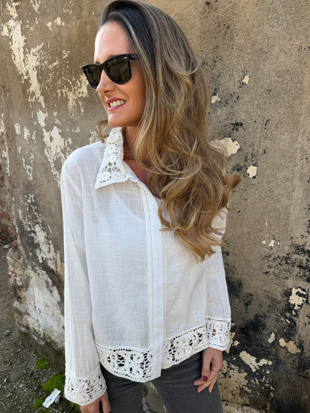 Blusa linoto y macramé blanco