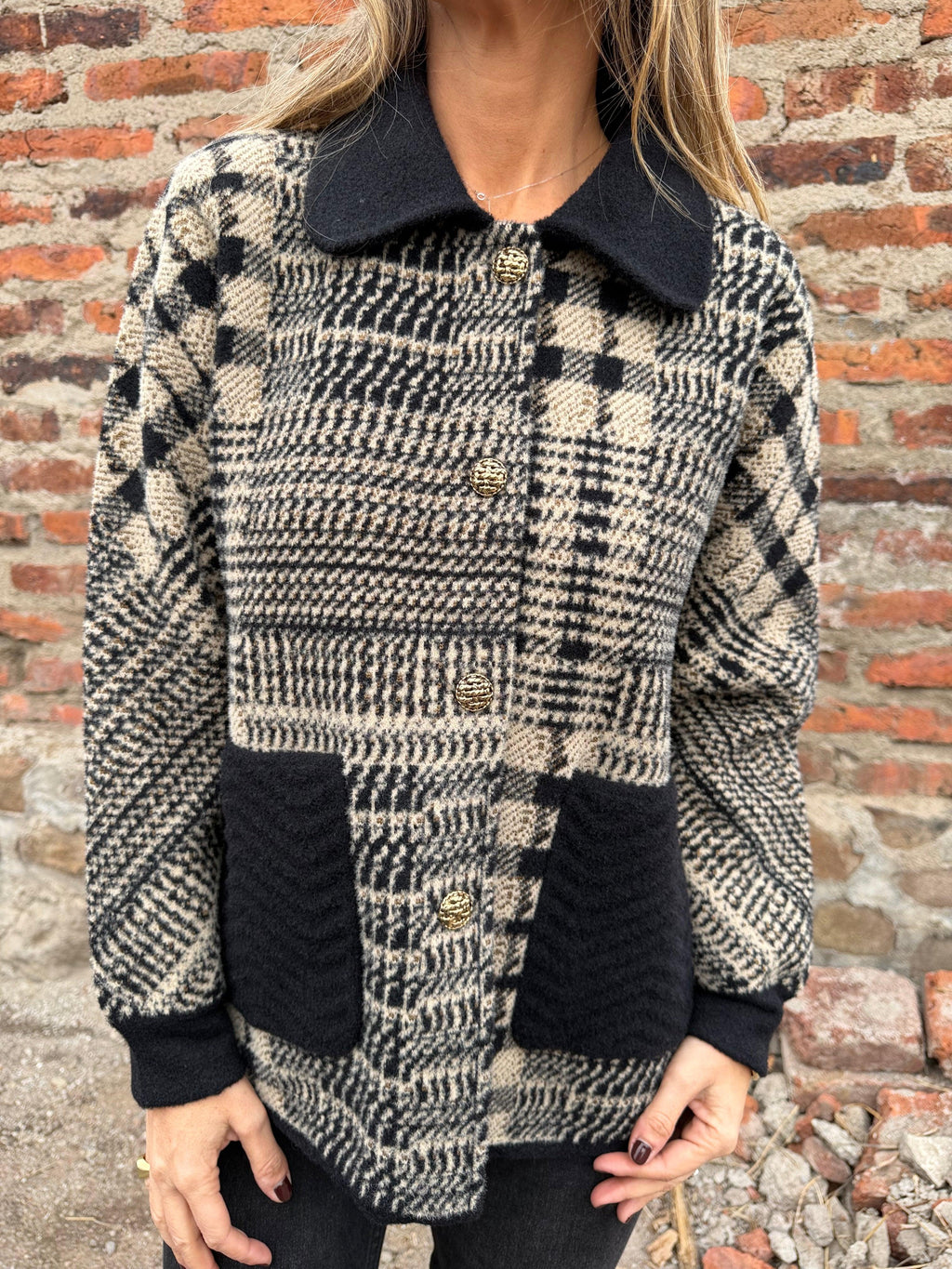 Chaqueta paño diseños botones dorados negra