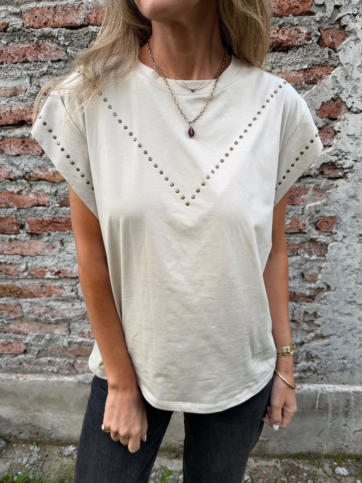 Polera tachitas beige