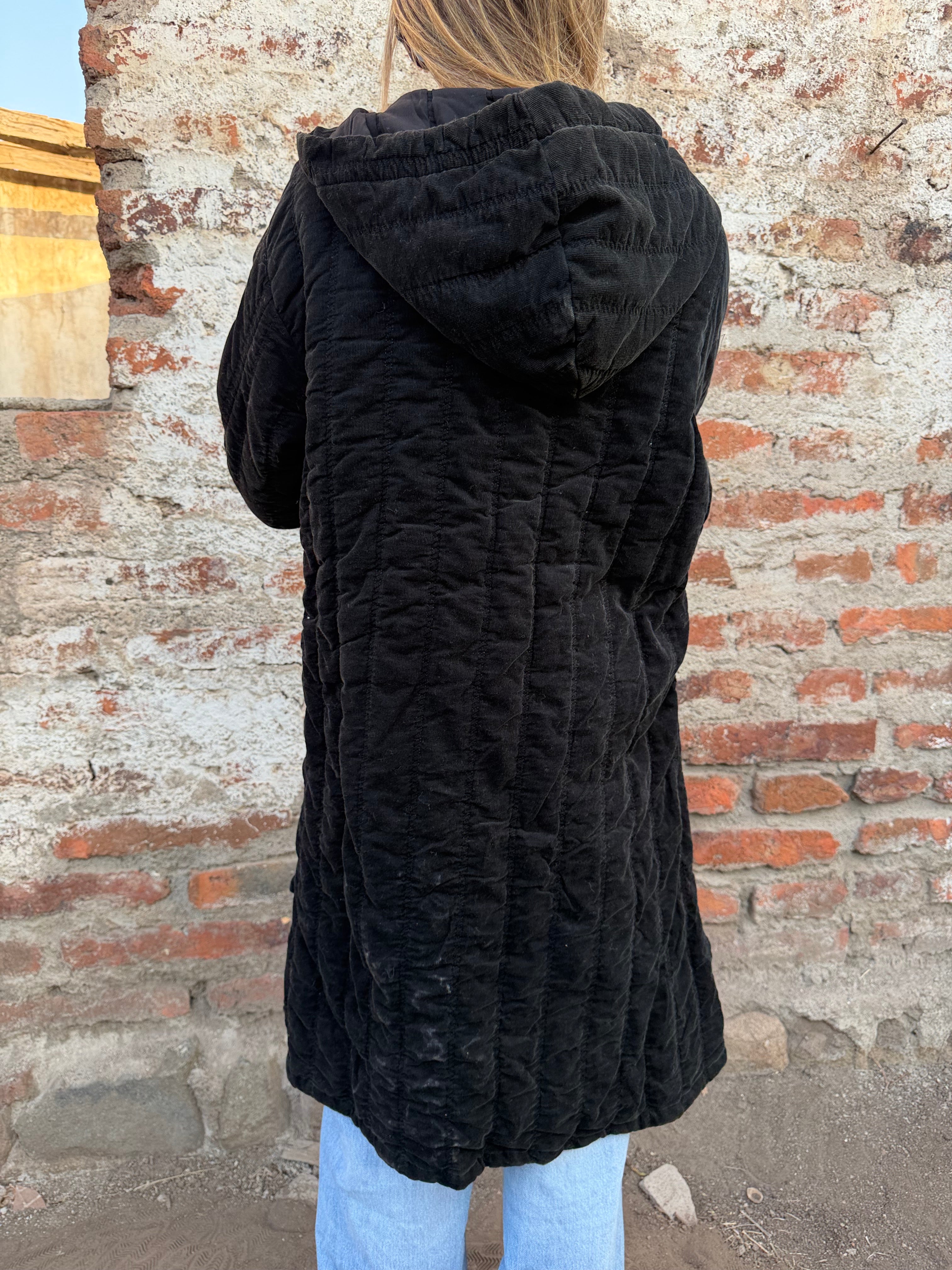 New abrigo acolchado gorro cotelé negro