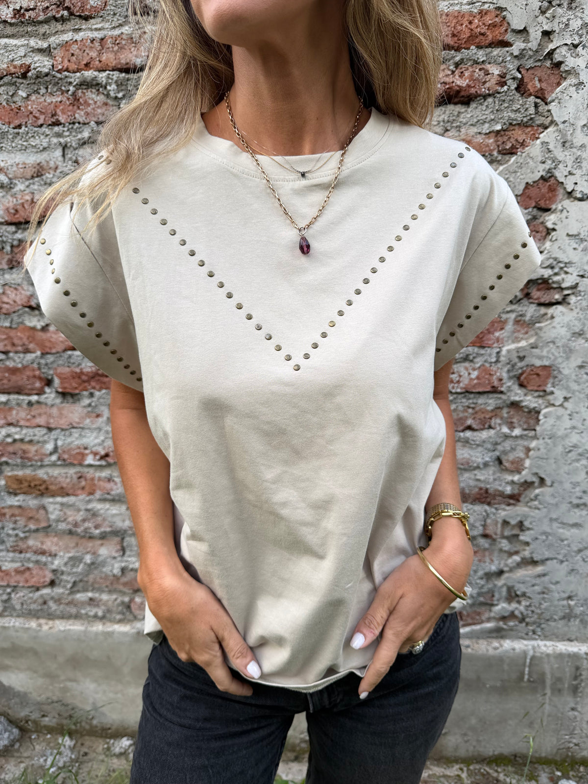 Polera tachitas beige
