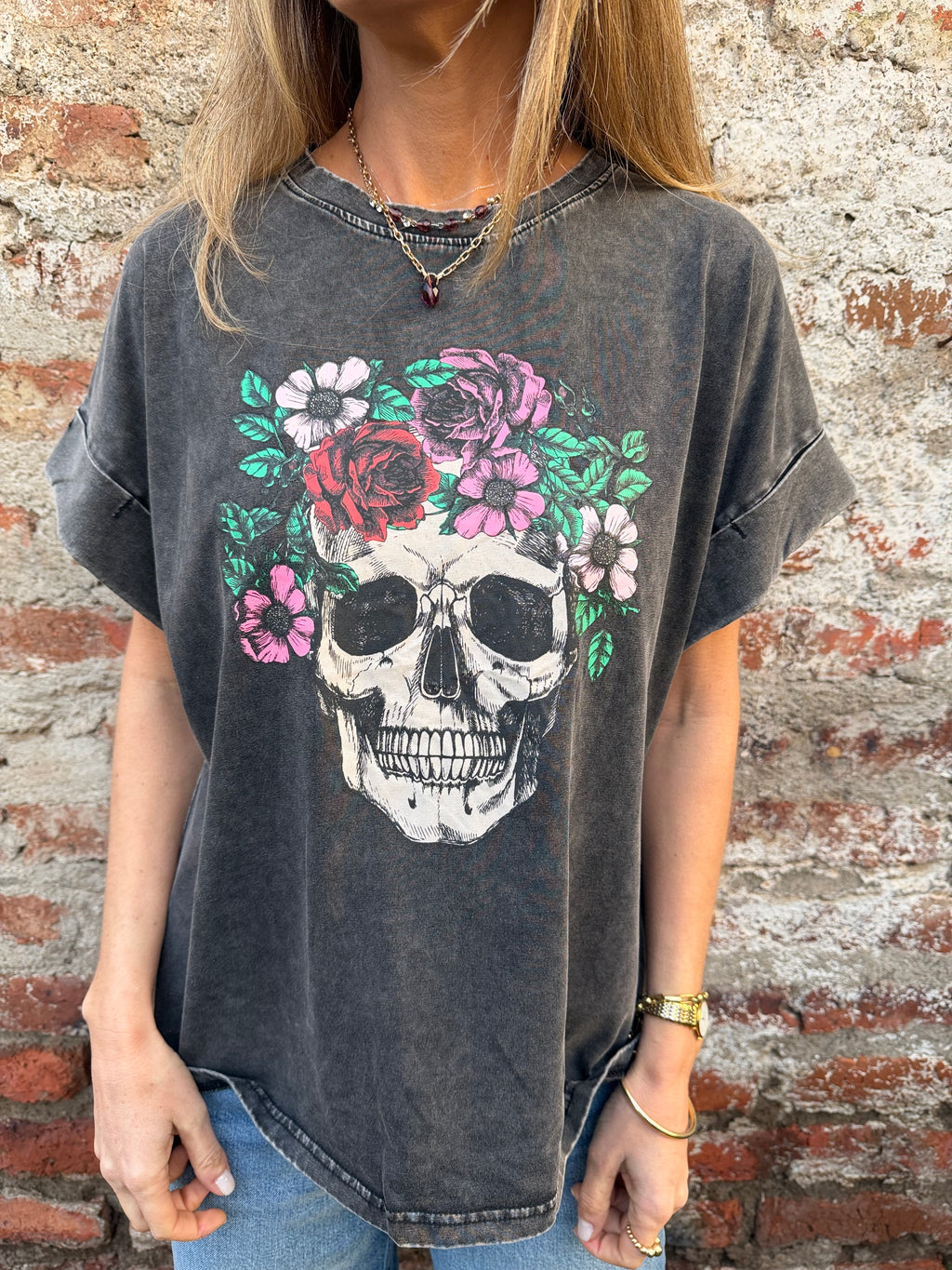 Polera calavera flores negra