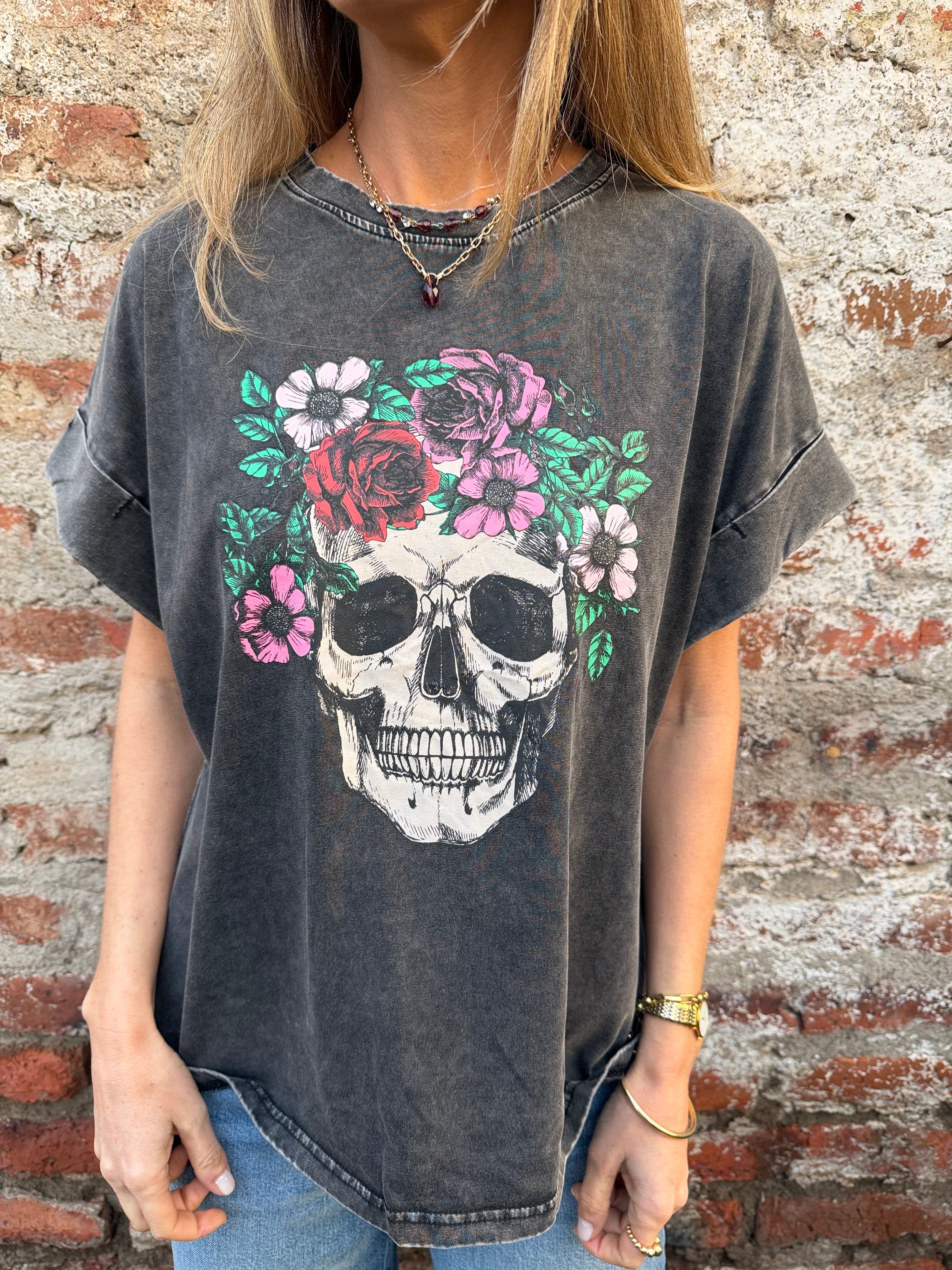 Polera calavera flores negra