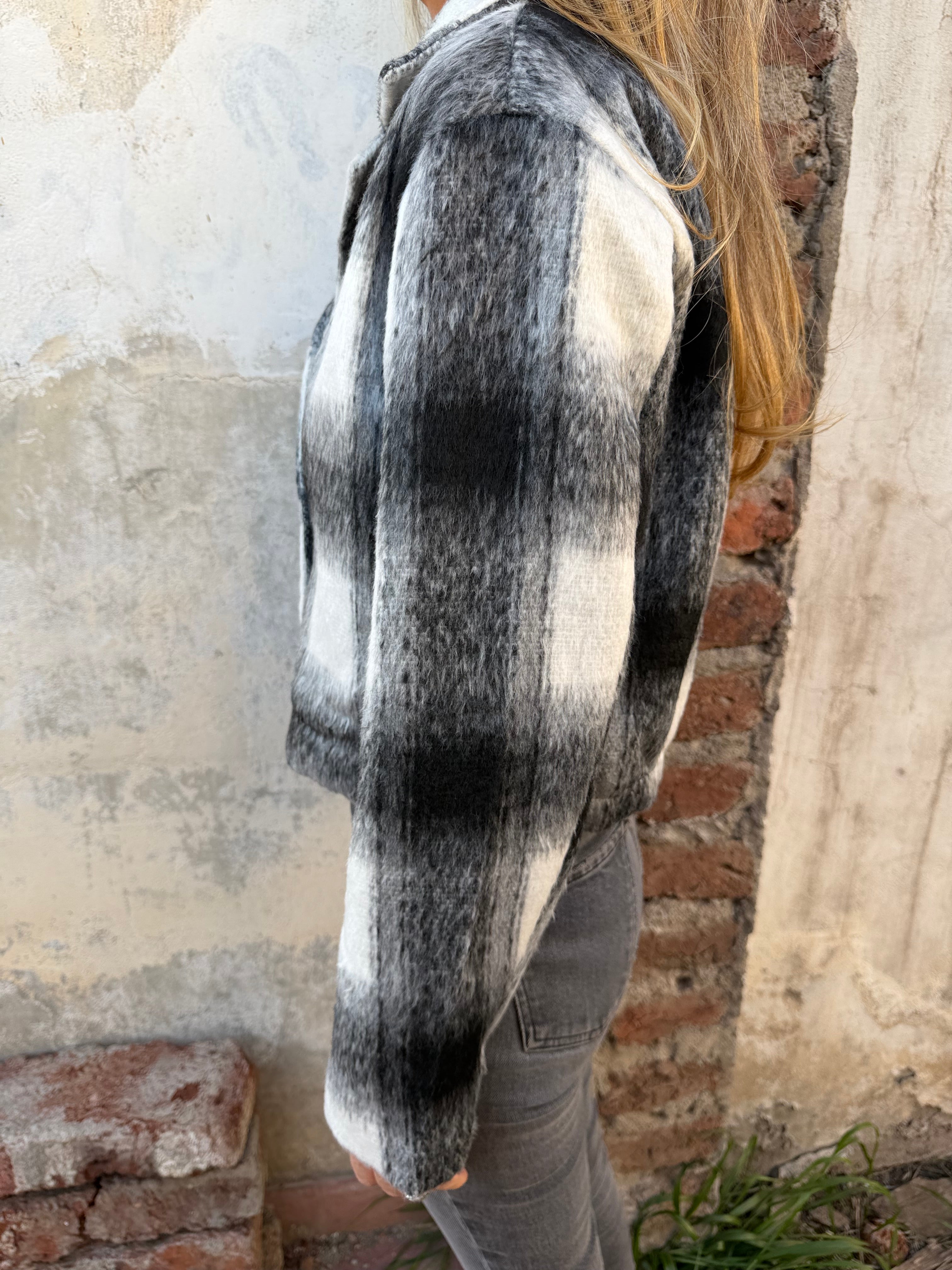 Chaqueta paño peludo escocés blanca