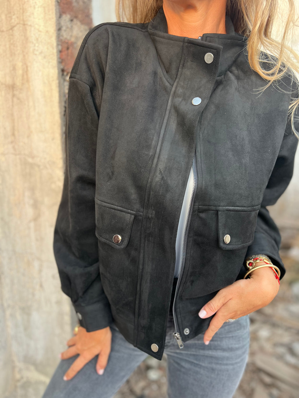 Chaqueta suede bolsillo grande negro