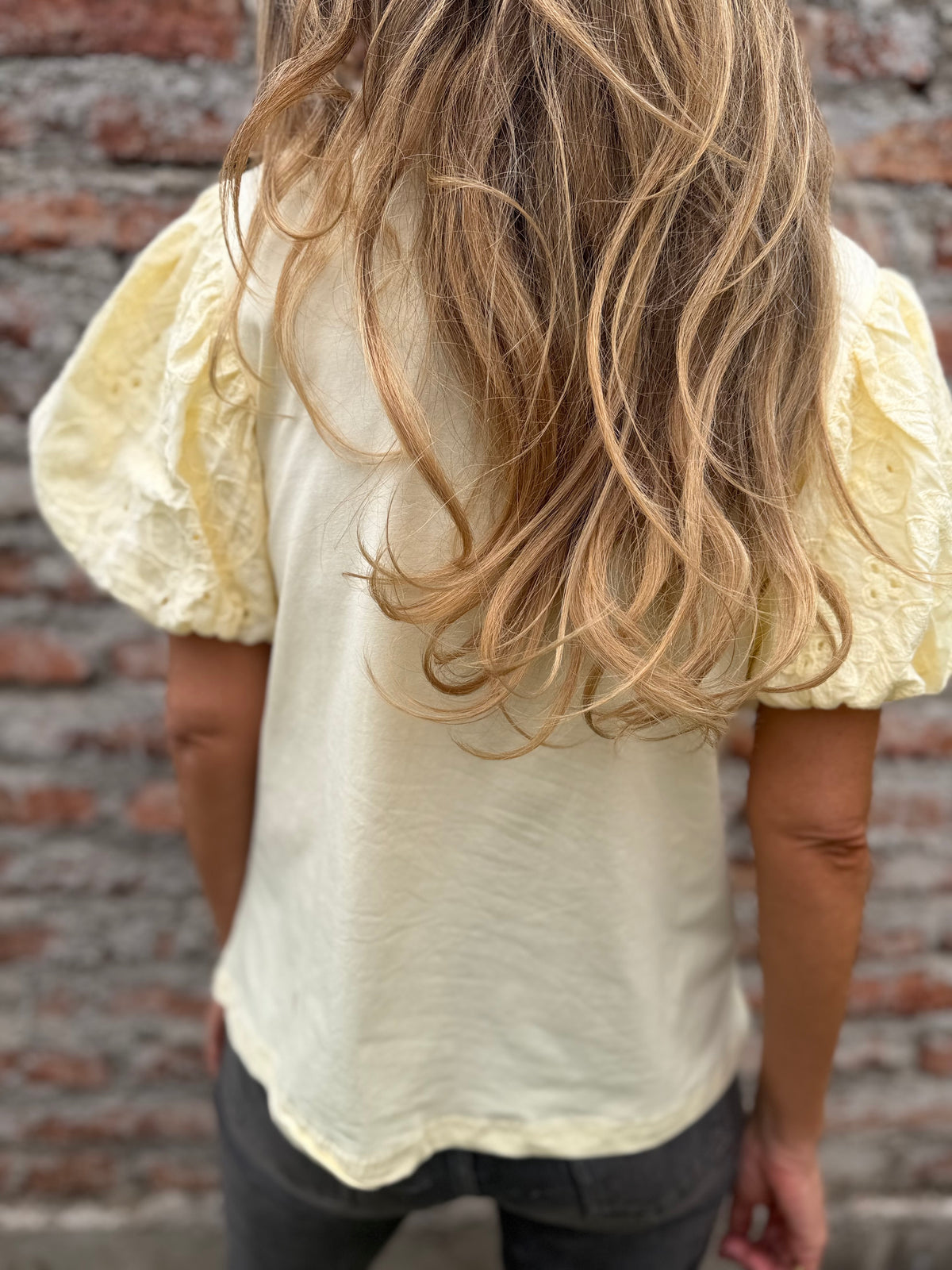 New polera algodón mangas broderie amarillo claro