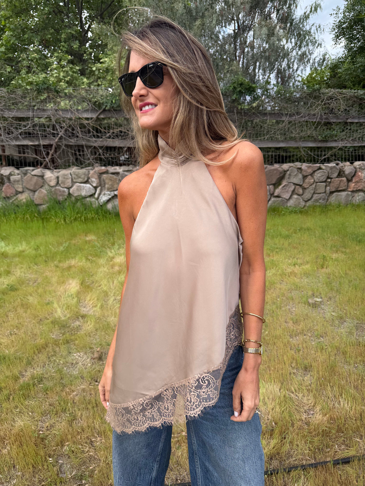 Blusa raso encaje beige