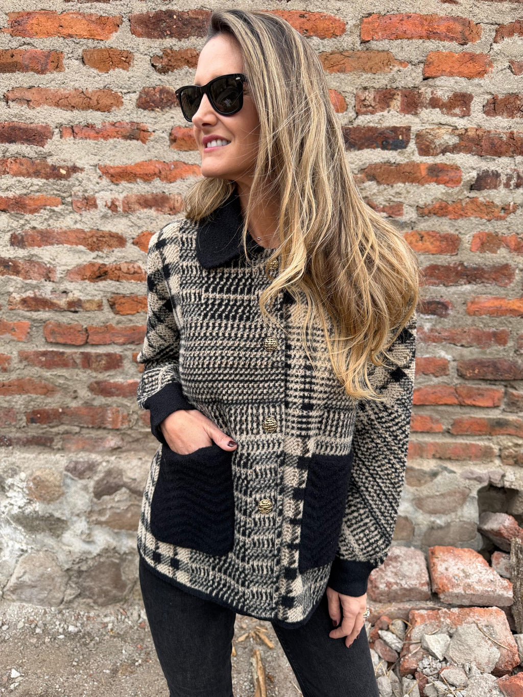 Chaqueta paño diseños botones dorados negra