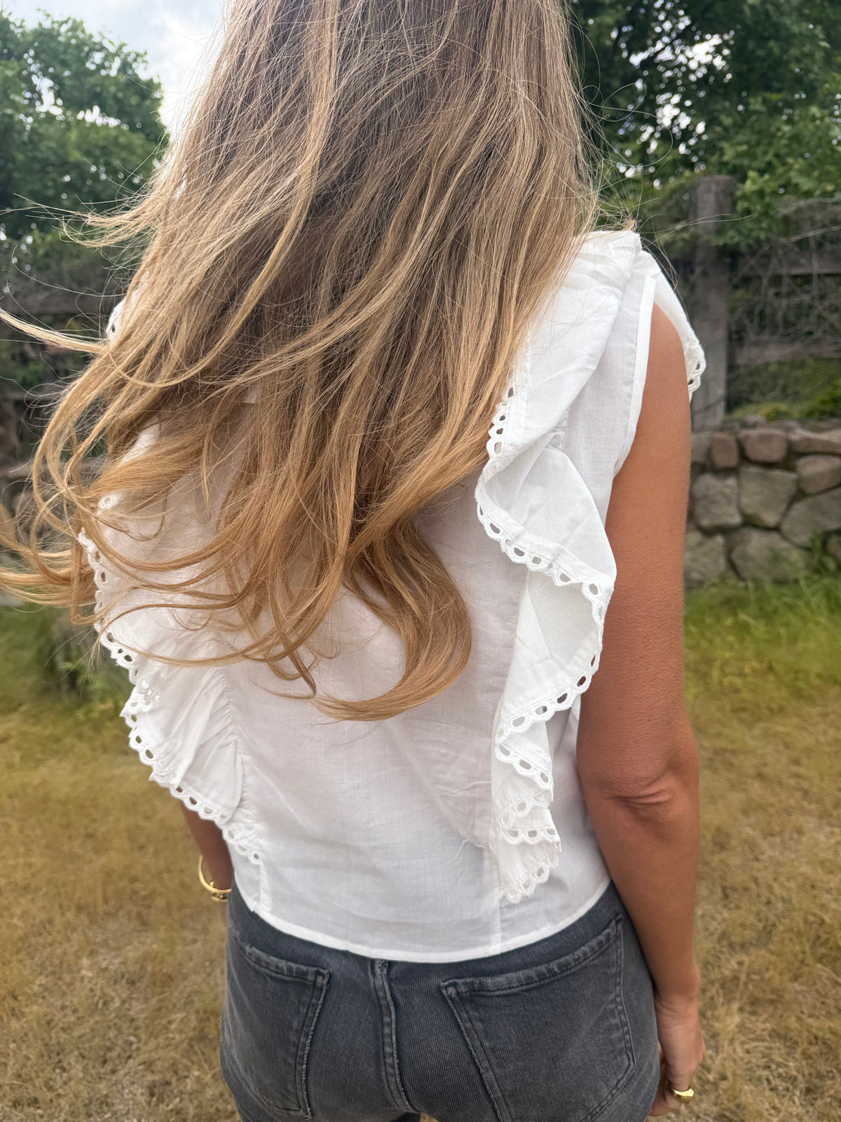Blusita broderie y vuelitos blanca