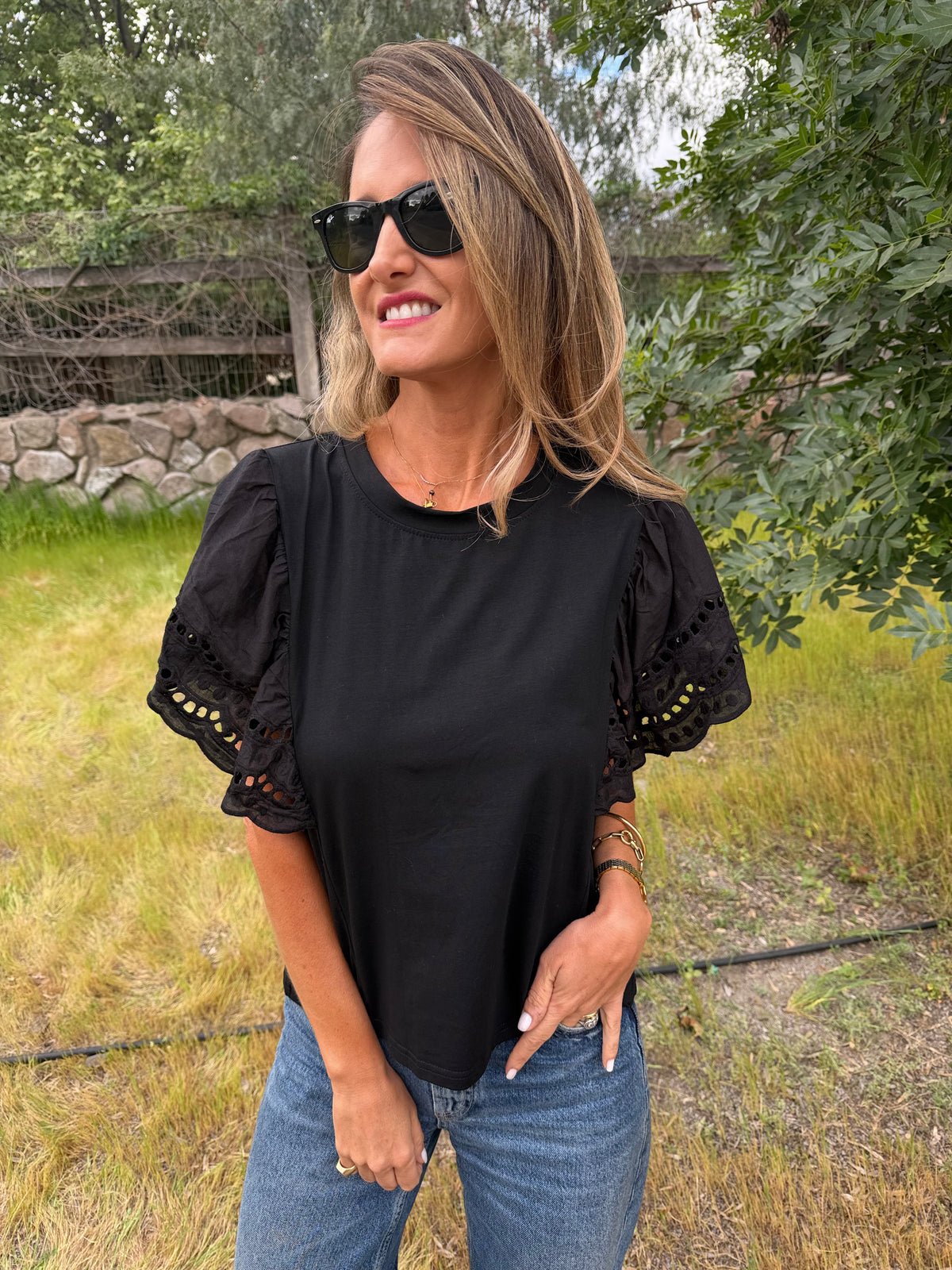 Polera mangas broderie negra