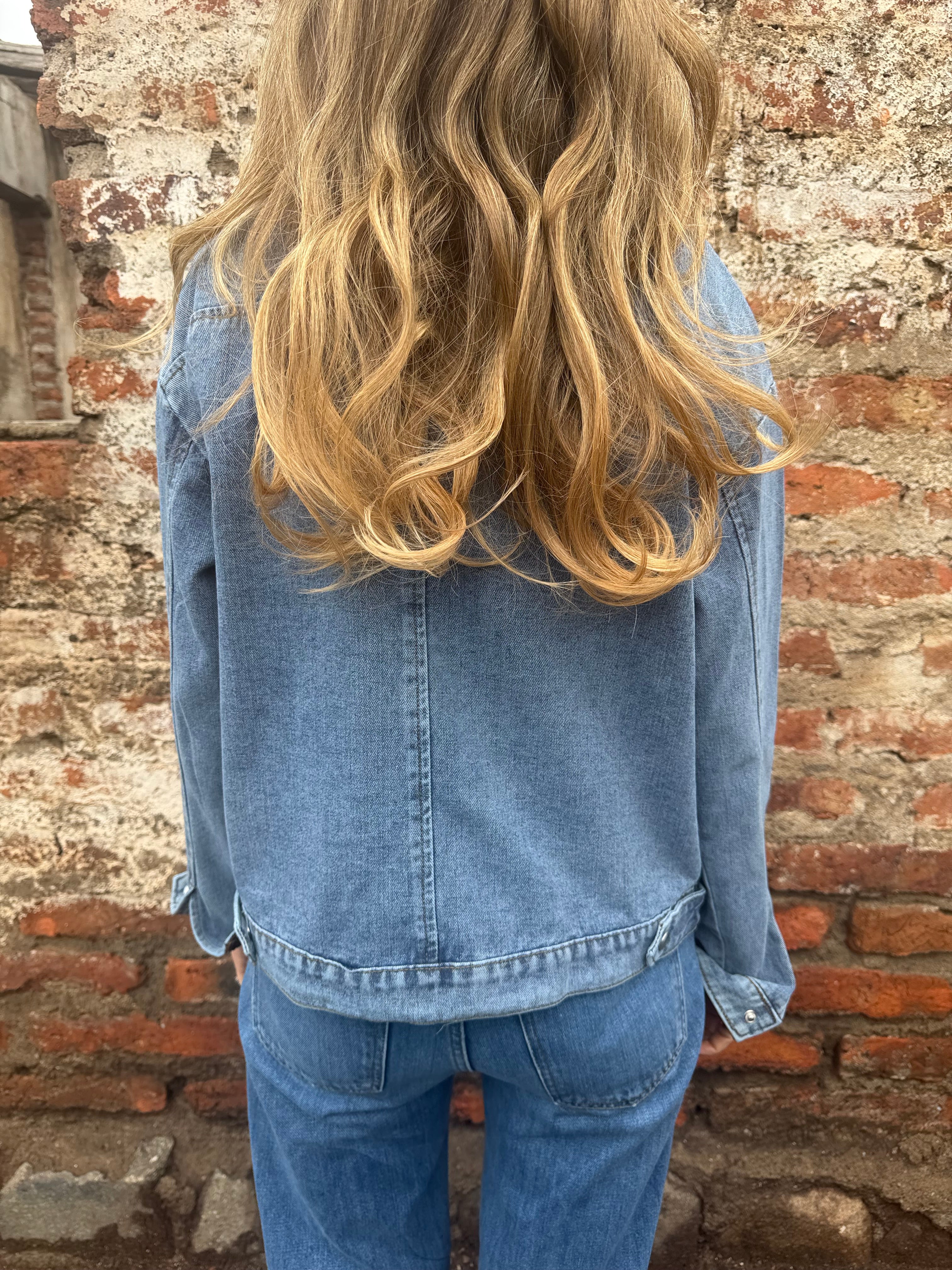 Chaqueta bluejean detalles cotelé celeste