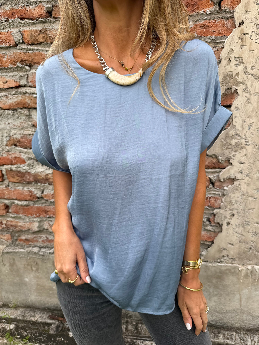 Blusa básica seda celeste