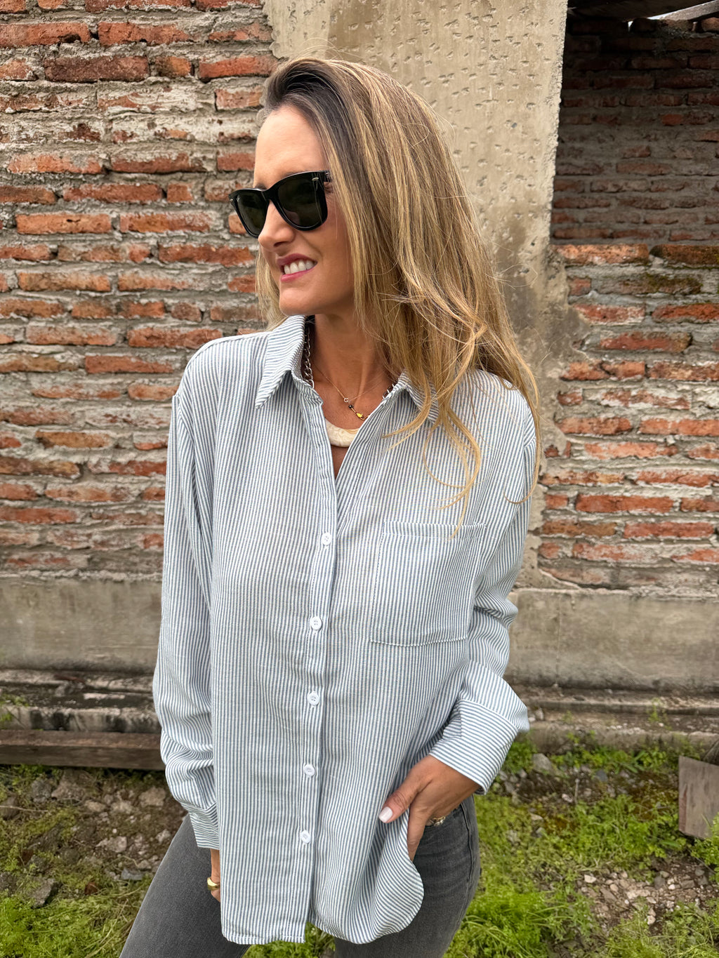 Blusa líneas delgadas azul