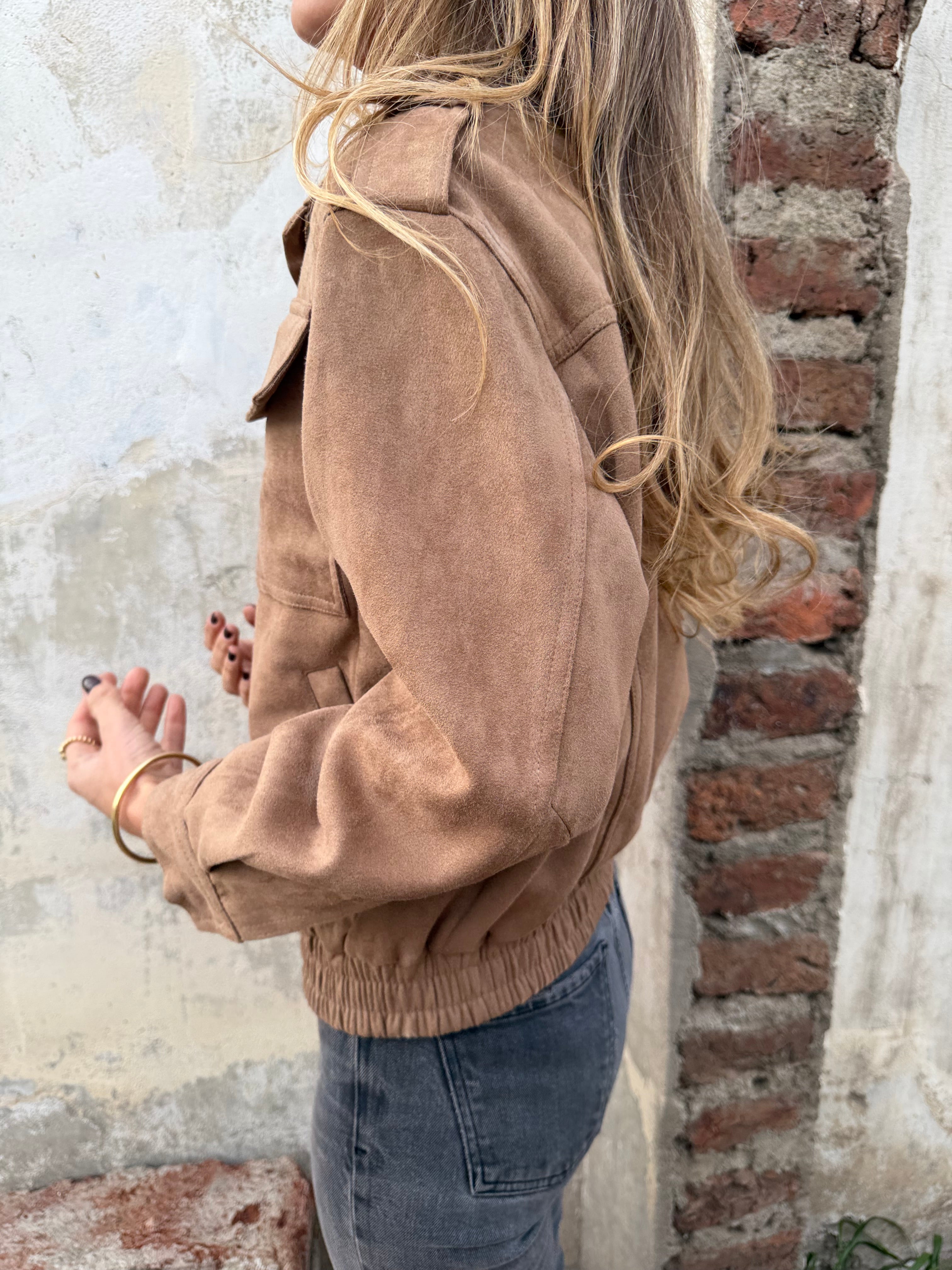 Chaqueta efecto gamuza bolsillos camel