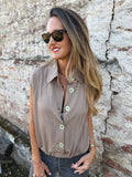 Blusa tipo chaqueta sin manga taupe