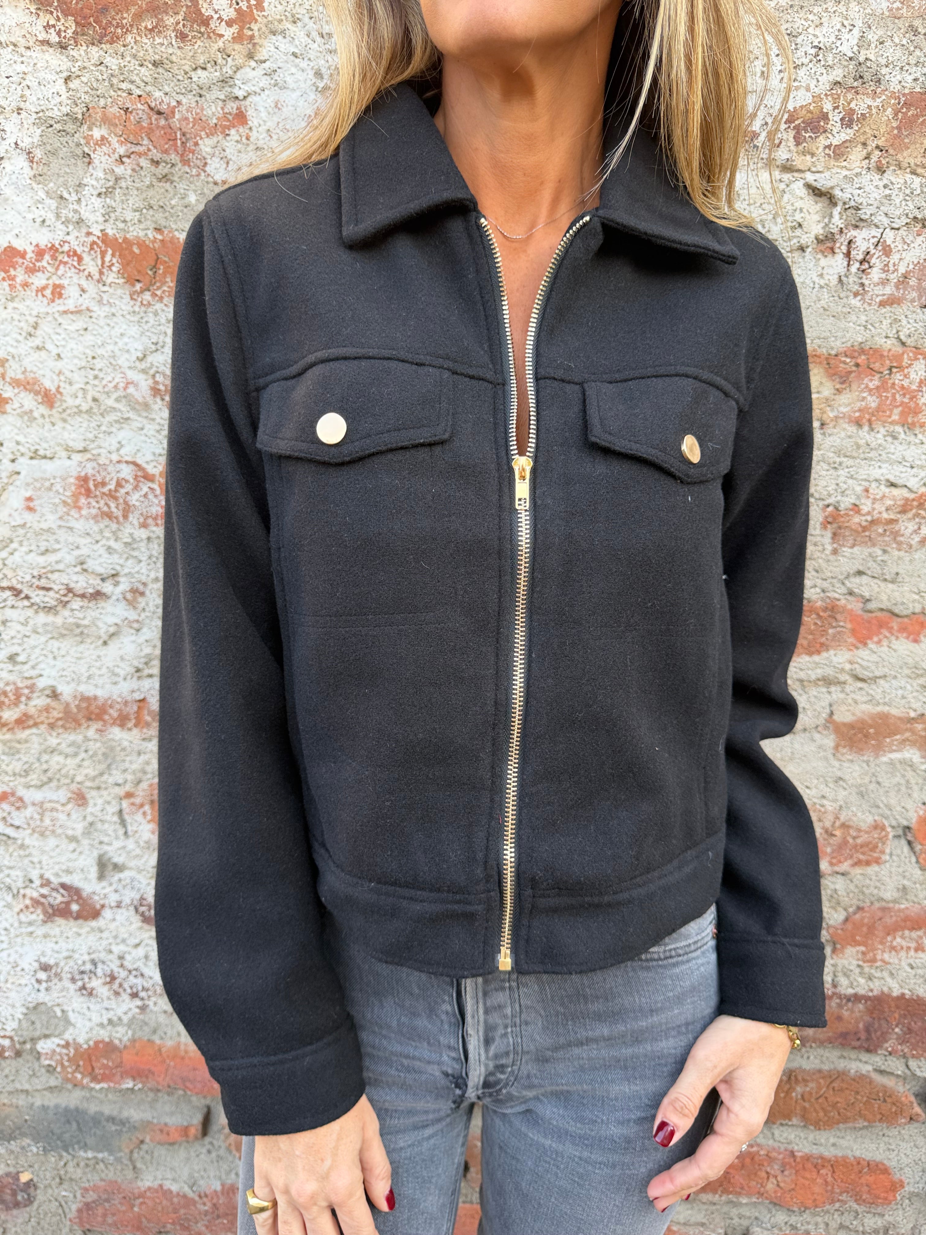 Chaqueta paño clásico herrajes dorados negra