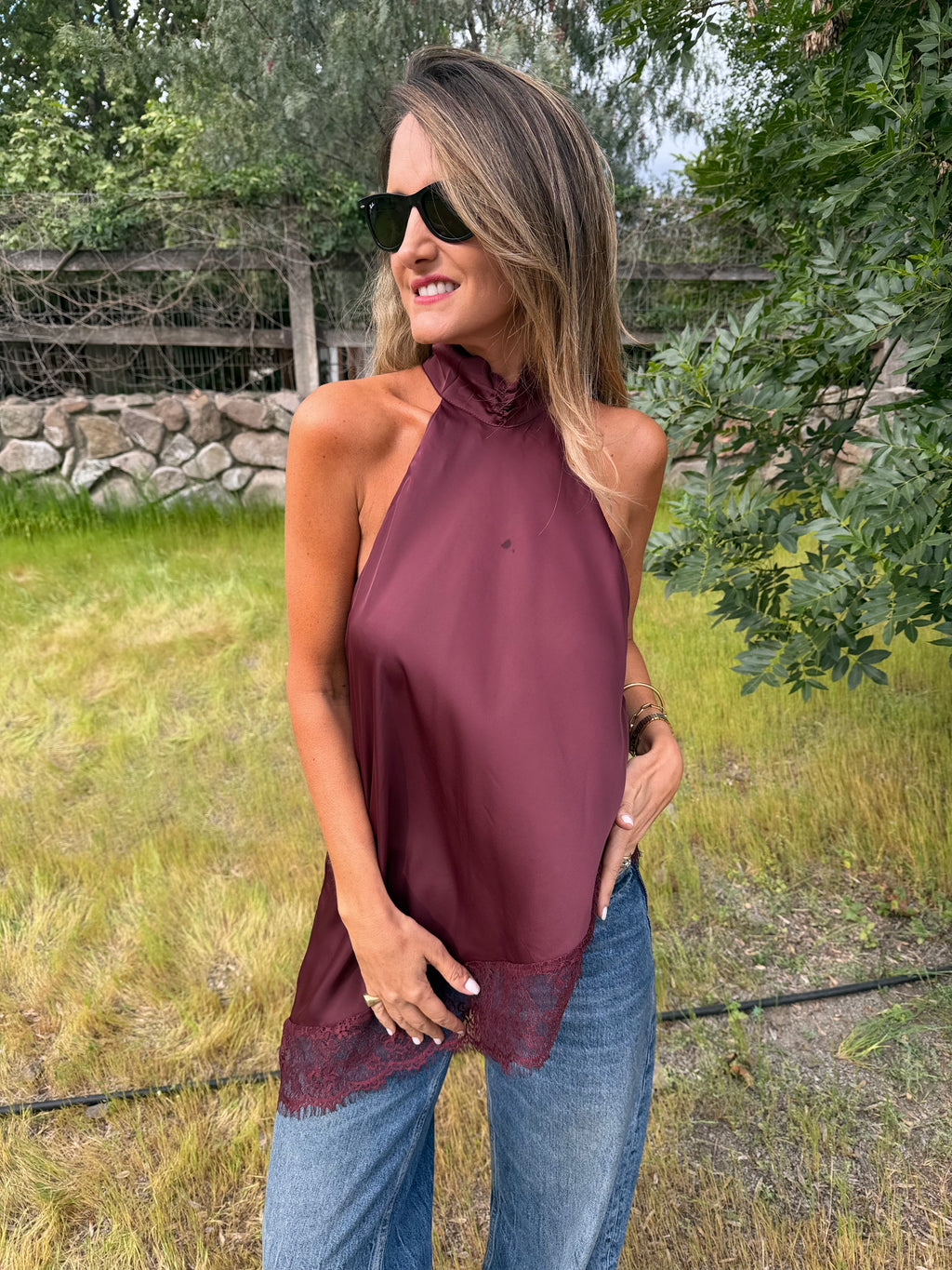 Blusa raso encaje burdeo