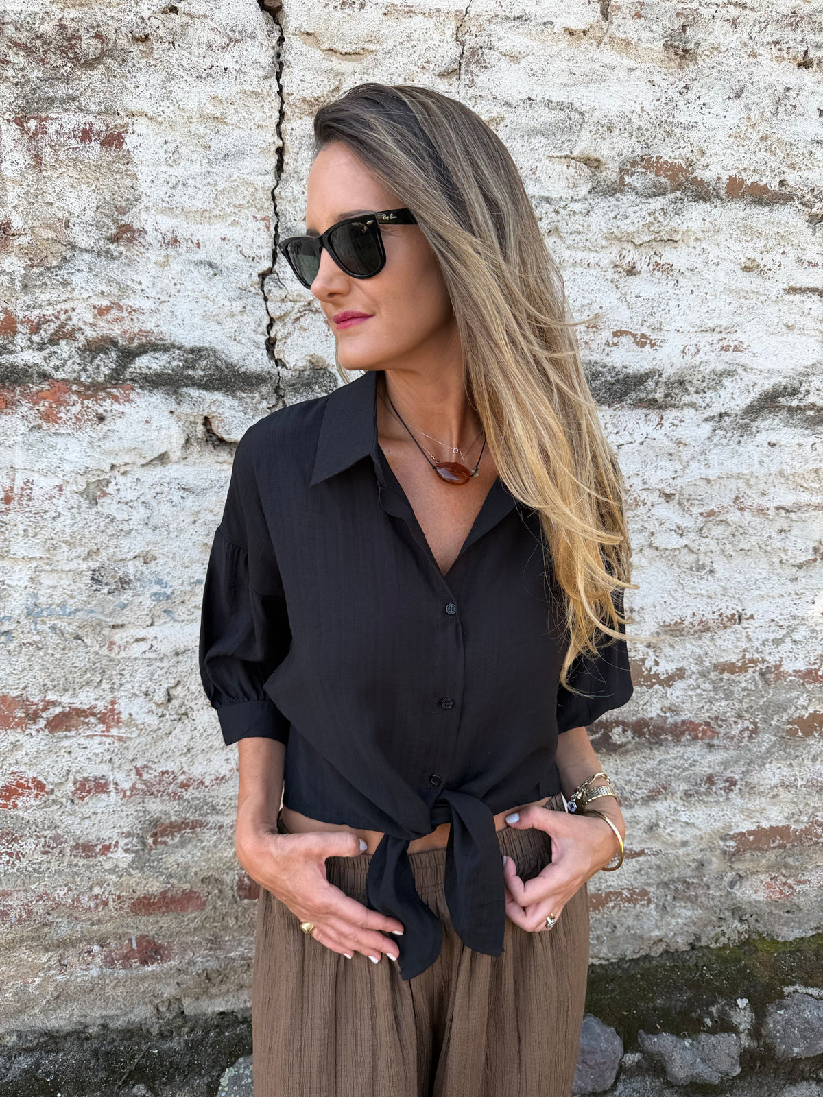 Blusa linoto manga globo amarra negra
