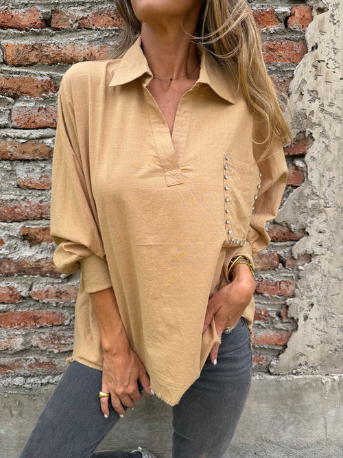 Blusa bolsillo brillantes camel