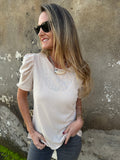 Polera hombro aglobado beige