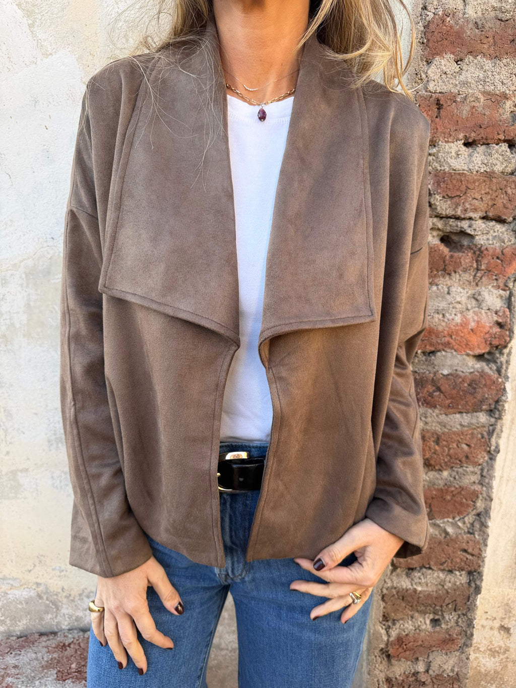 Chaqueta efecto gamuza solapa chocolate