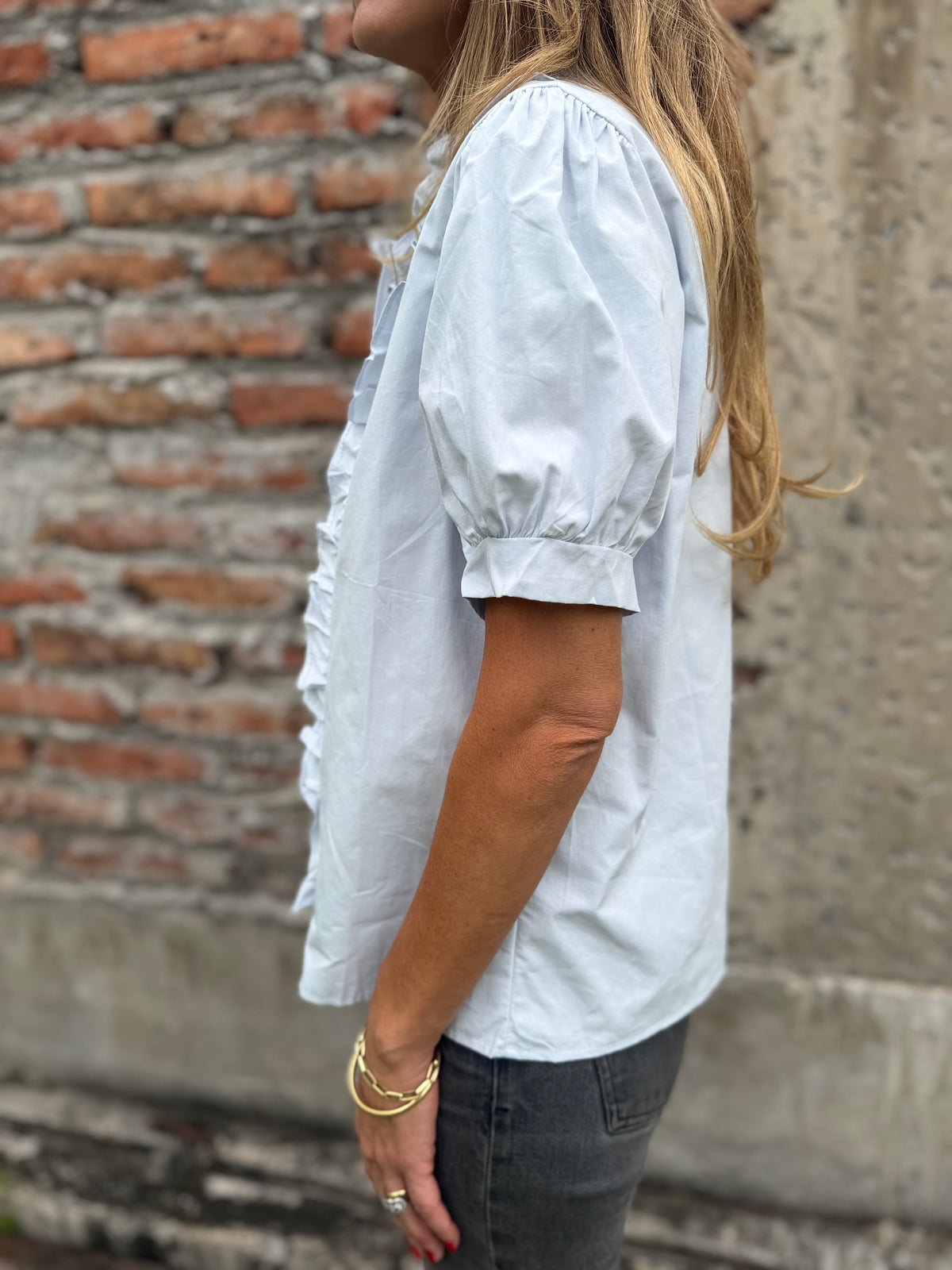 Blusa bordados mangas abullonadas celeste claro
