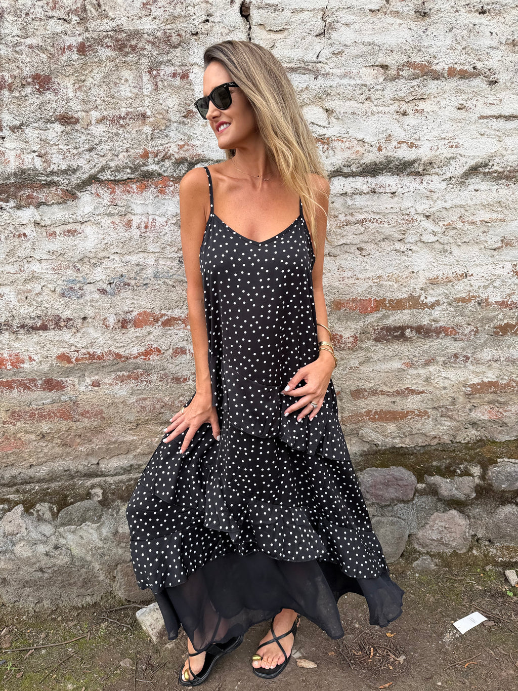 Vestido puntos y vuelos negro