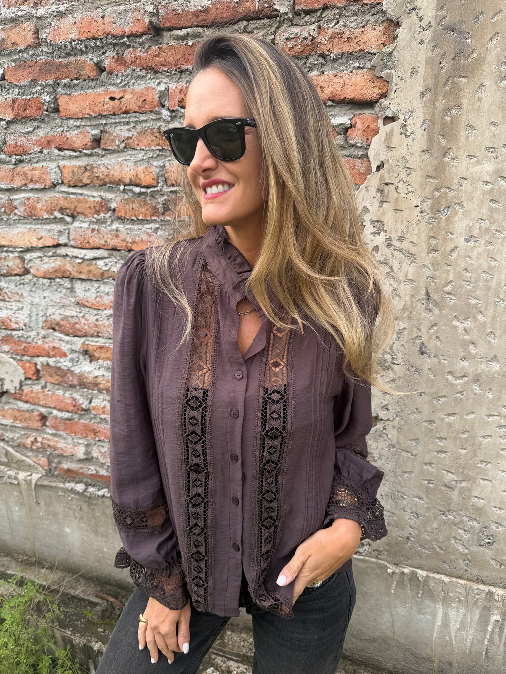 Blusa macramé central café