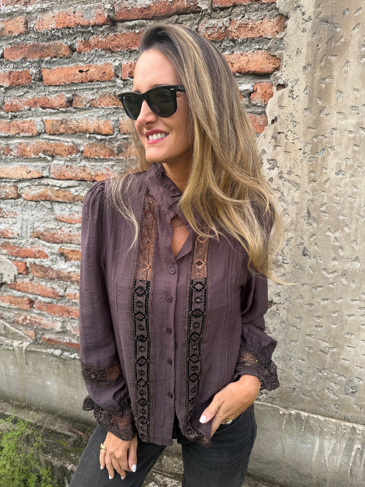 Blusa macramé central café